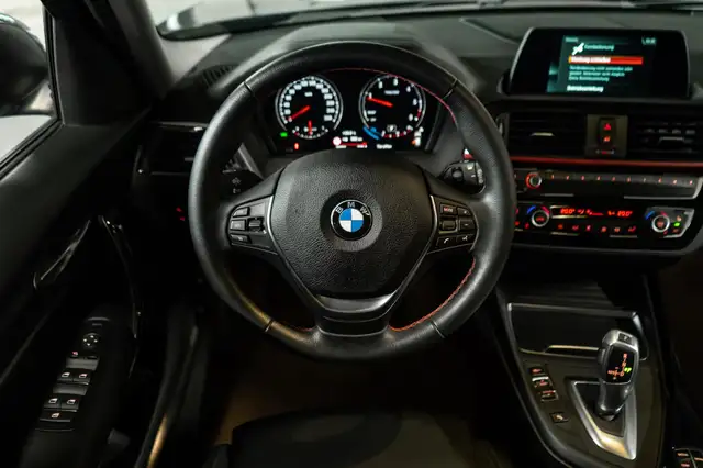 BMW 1 Series view 15