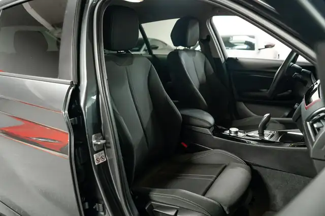 BMW 1 Series view 14