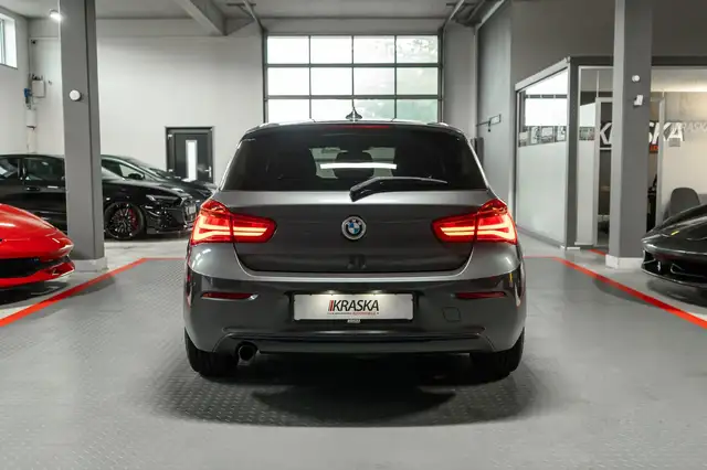 BMW 1 Series view 7