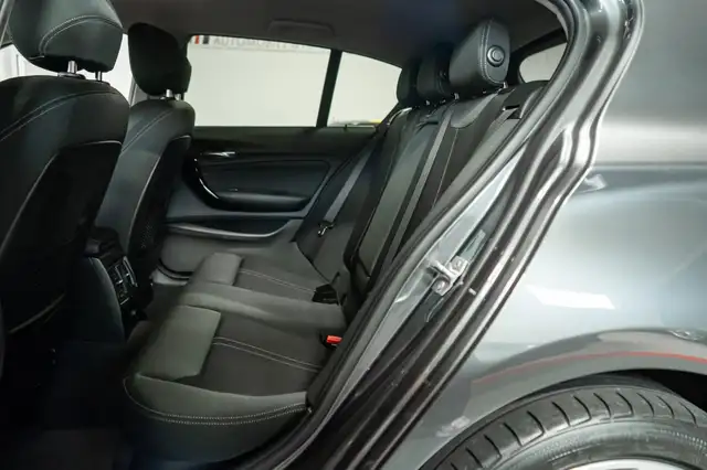 BMW 1 Series view 13