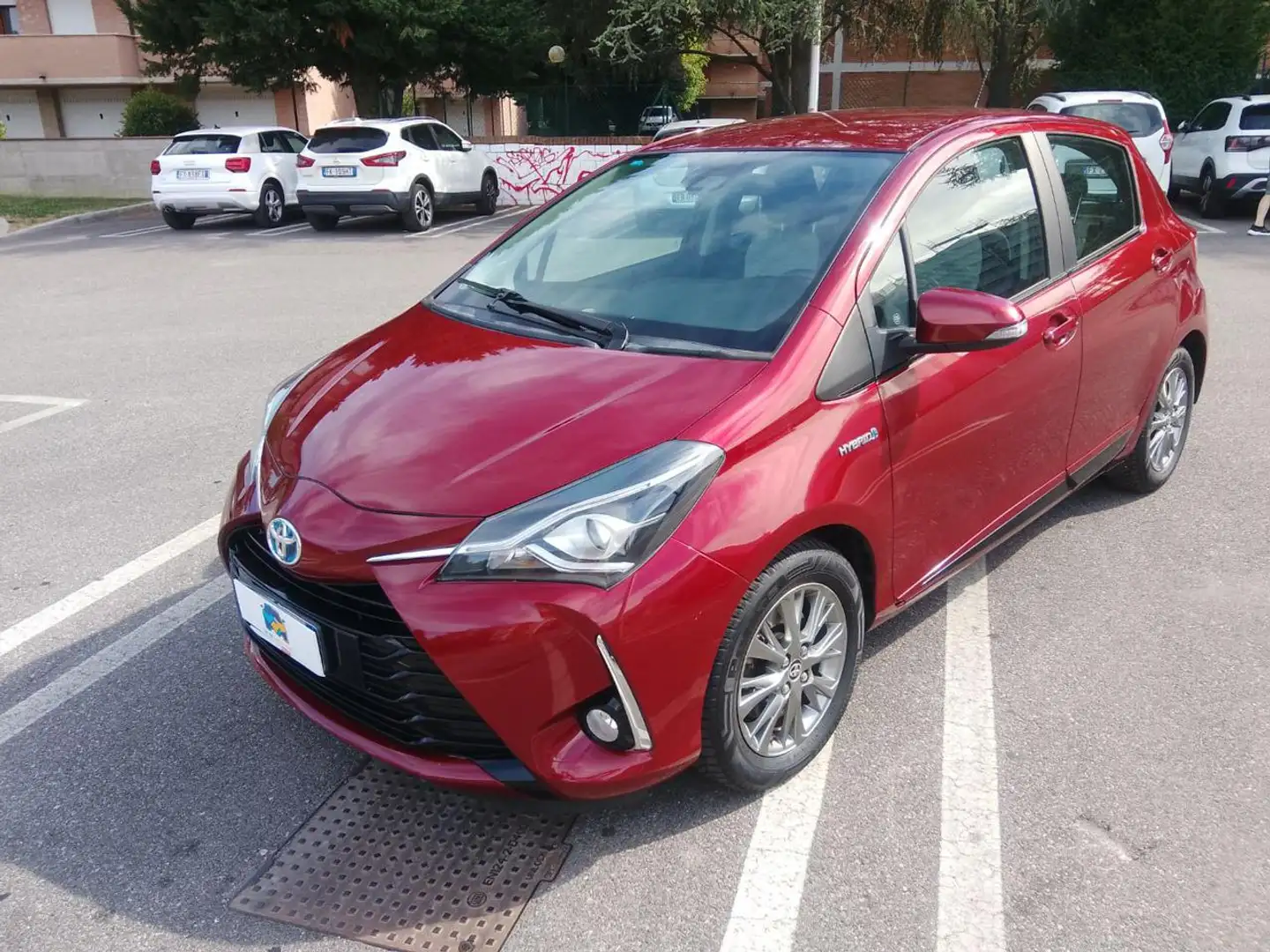 Toyota Yaris 1.5 Hybrid 5 porte Active Rojo - 1