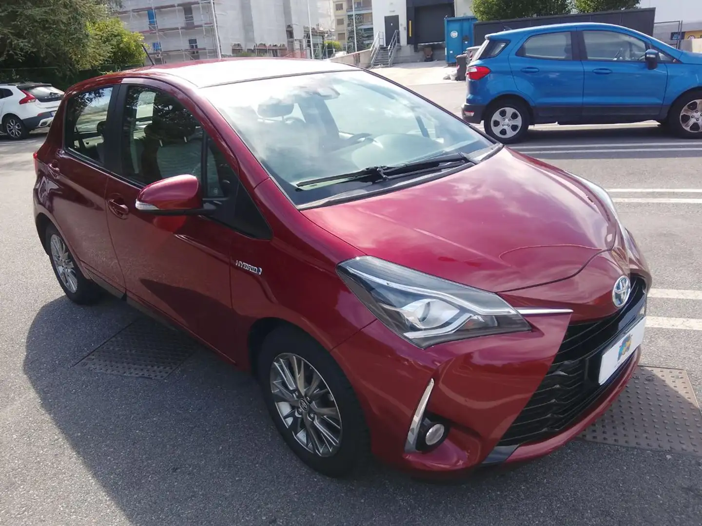 Toyota Yaris 1.5 Hybrid 5 porte Active Rojo - 2