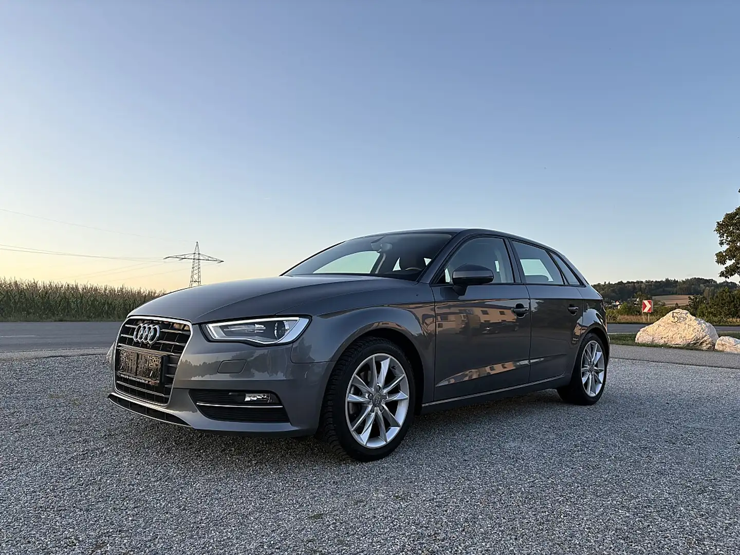 Audi A3 Sportback 2.0 TDI Ambition Grau - 1