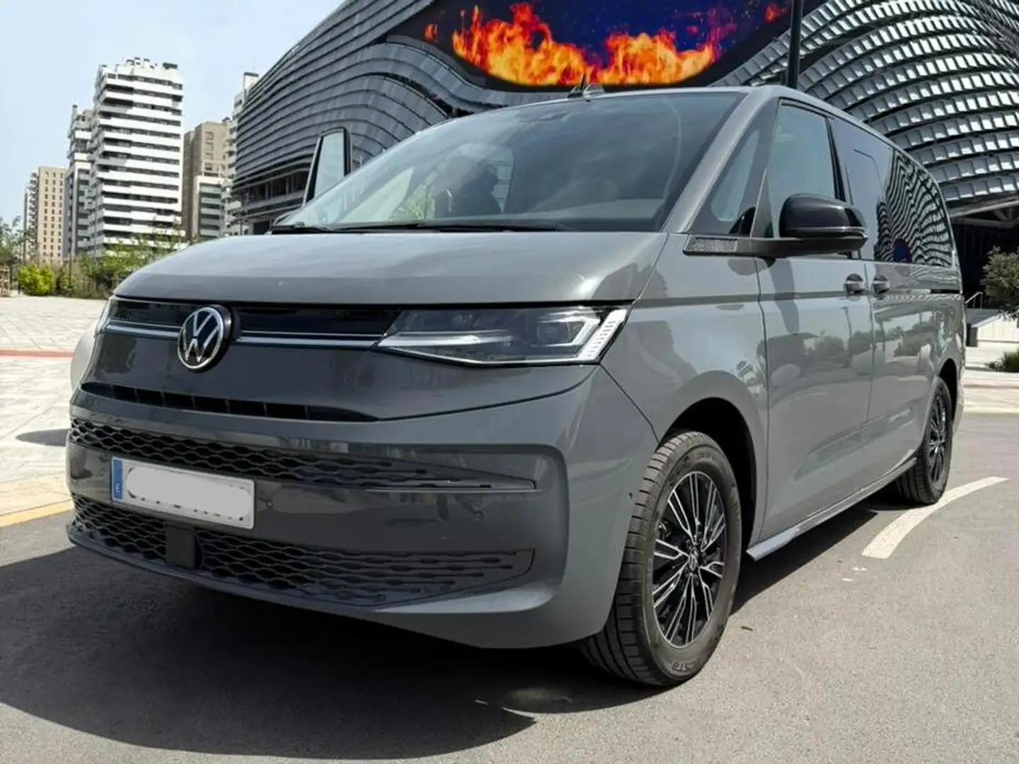 Volkswagen T7 Multivan VOLSKWAGEN Multivan Life 2.0 TDI 110kW 150CV DSG B.Corta Gris - 1