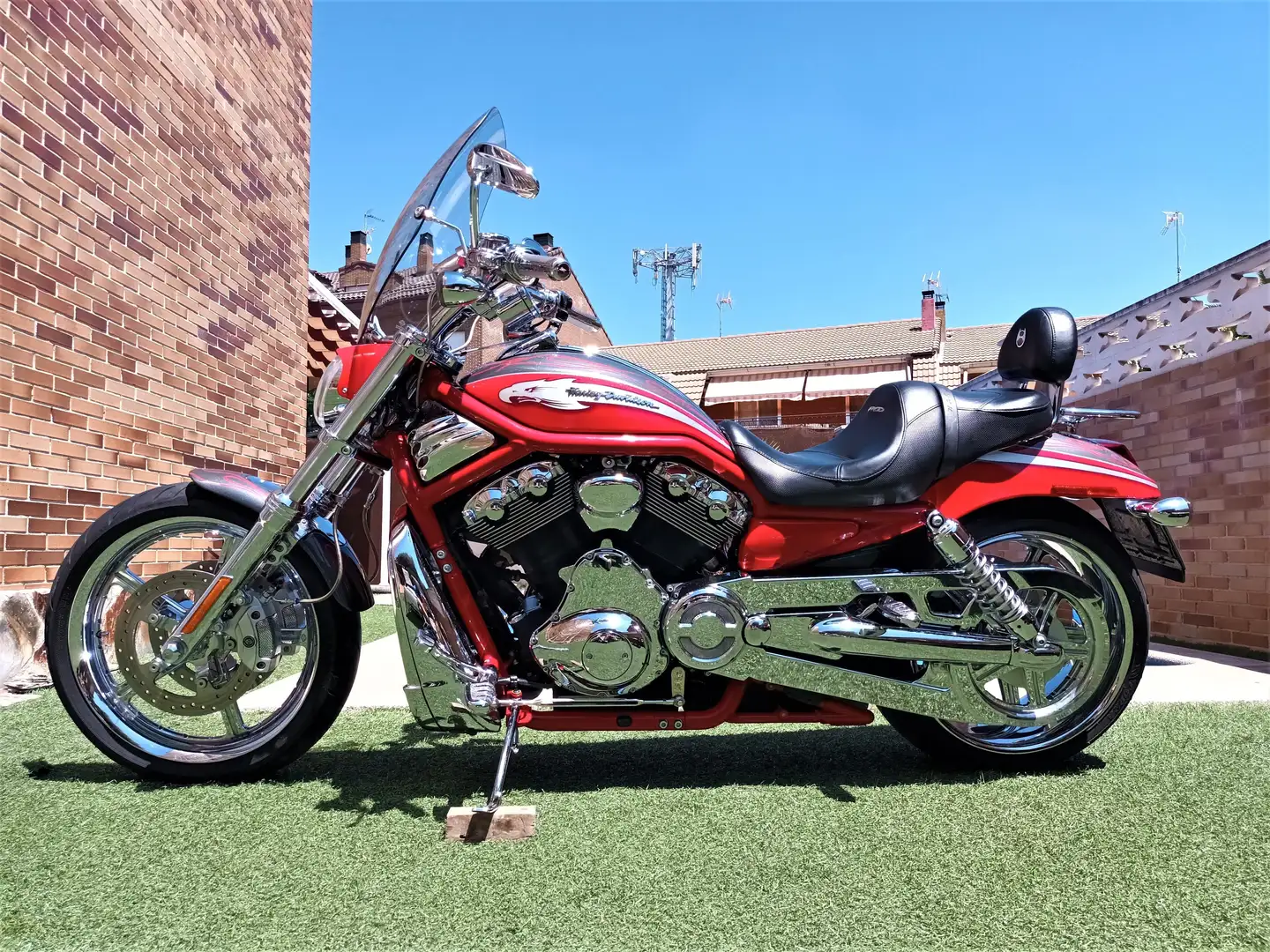 Harley-Davidson V-Rod VRSCSE2 Screaming Eagle Червоний - 1
