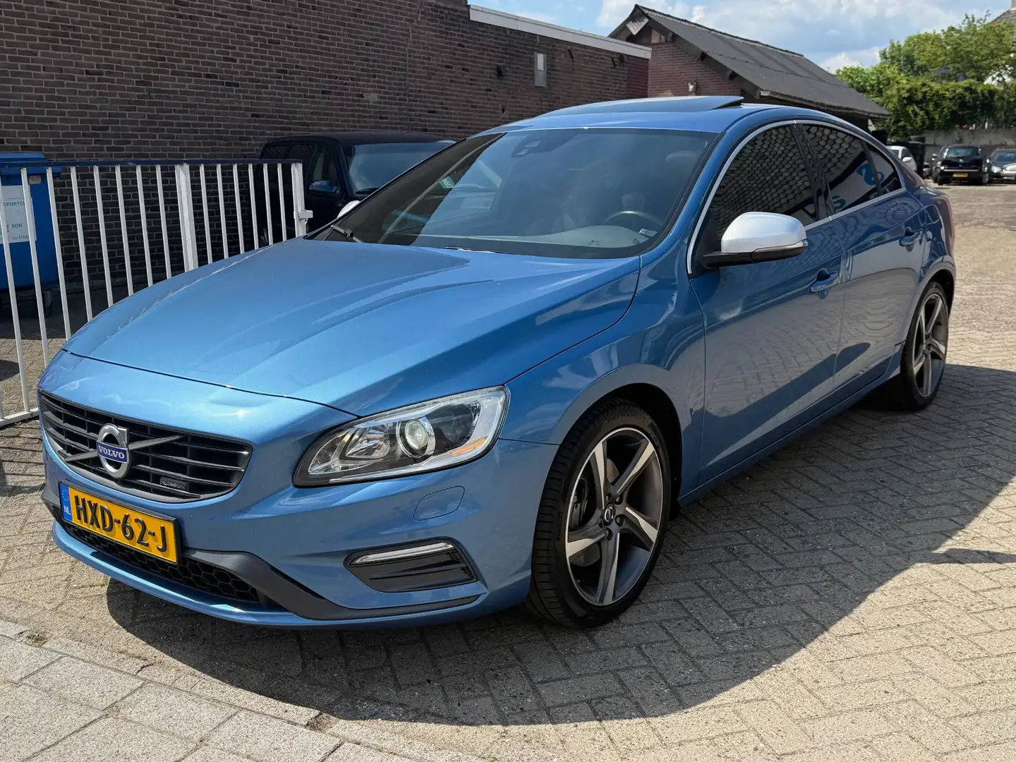 Volvo S60 2.0 T5 245 pk Geartronic R-Design Blauw - 2