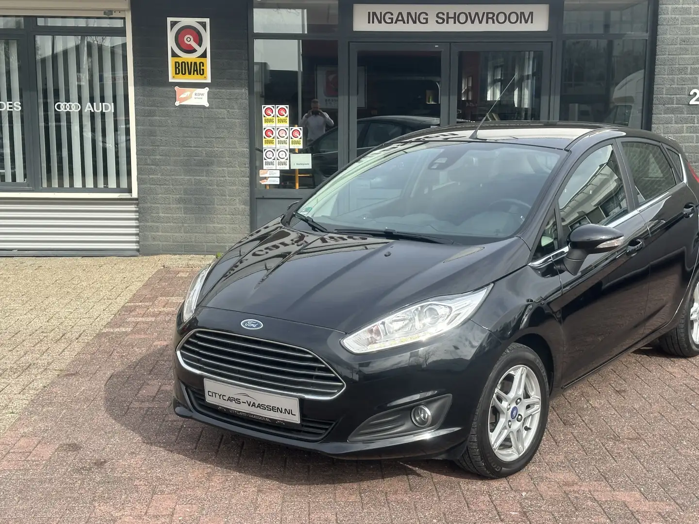 Ford Fiesta 1.0 EcoBoost Titanium 101 pk in nieuwstaat climate Zwart - 2