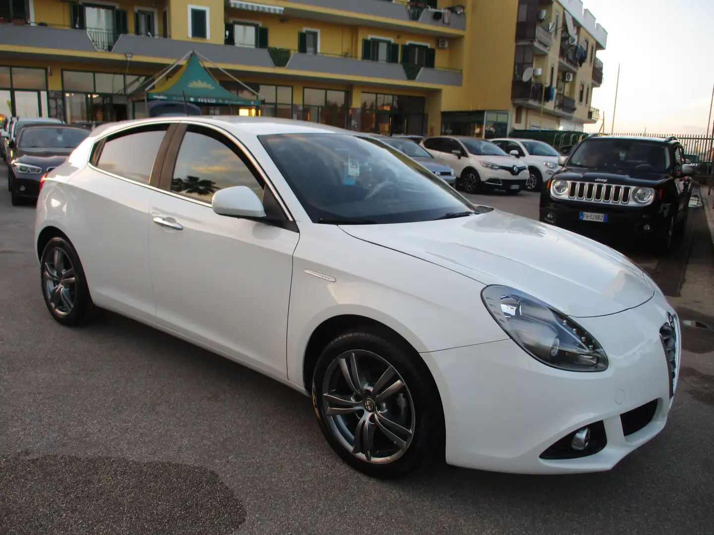 Alfa Romeo Giulietta 1.6 JTDM 105CV E5 EXCLUSIVE KM CERTIFICAT 31/12/14 Bianco - 1