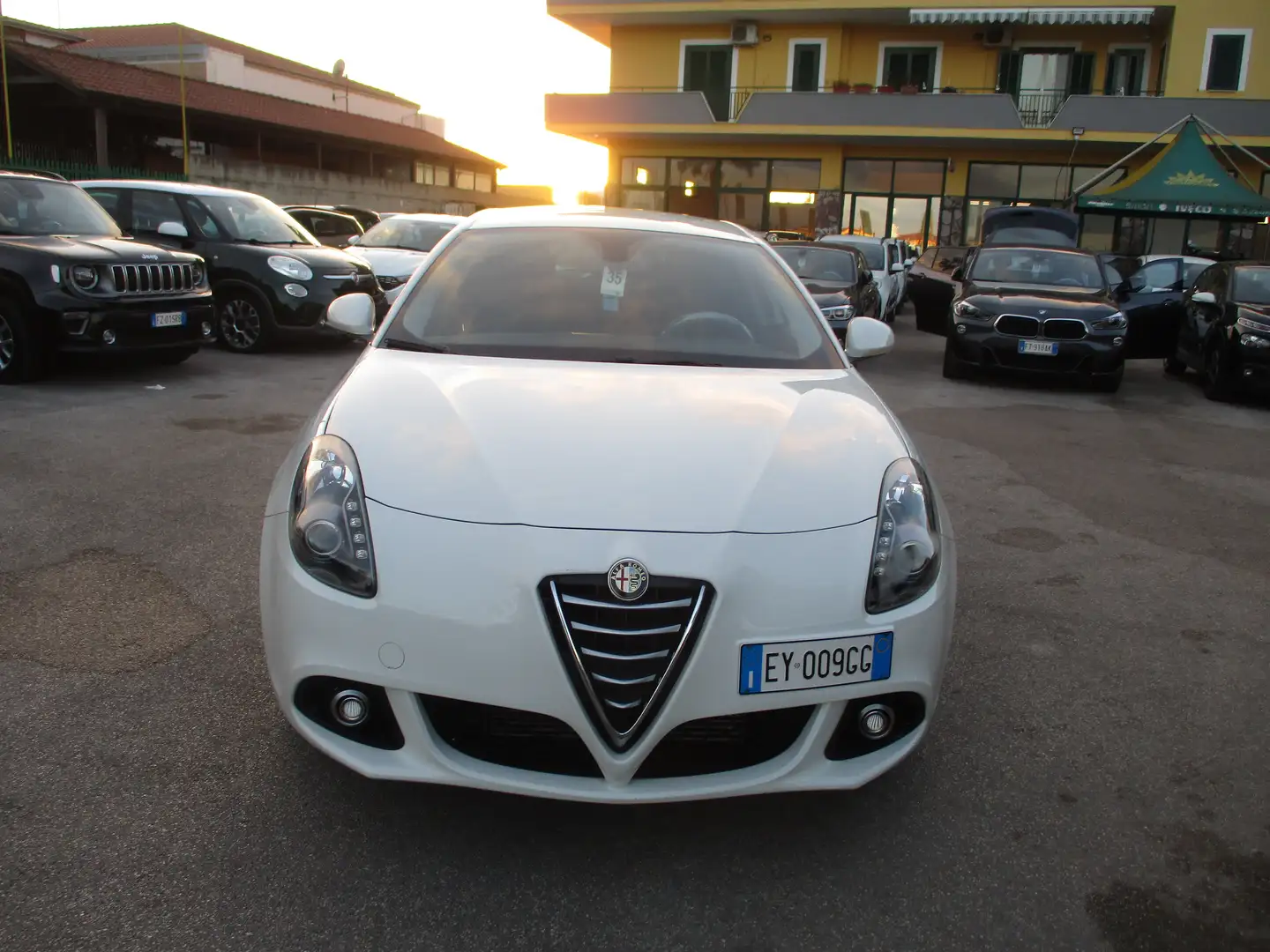 Alfa Romeo Giulietta 1.6 JTDM 105CV E5 EXCLUSIVE KM CERTIFICAT 31/12/14 Bianco - 2