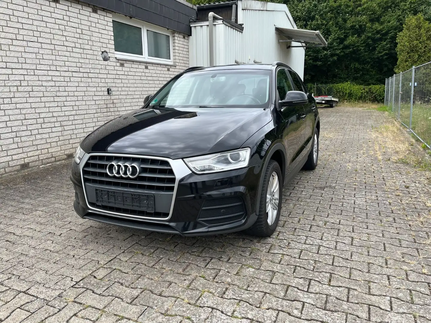 Audi Q3 / 1 Hand/ Scheckheftgepflegt/ Vollleder Schwarz - 2