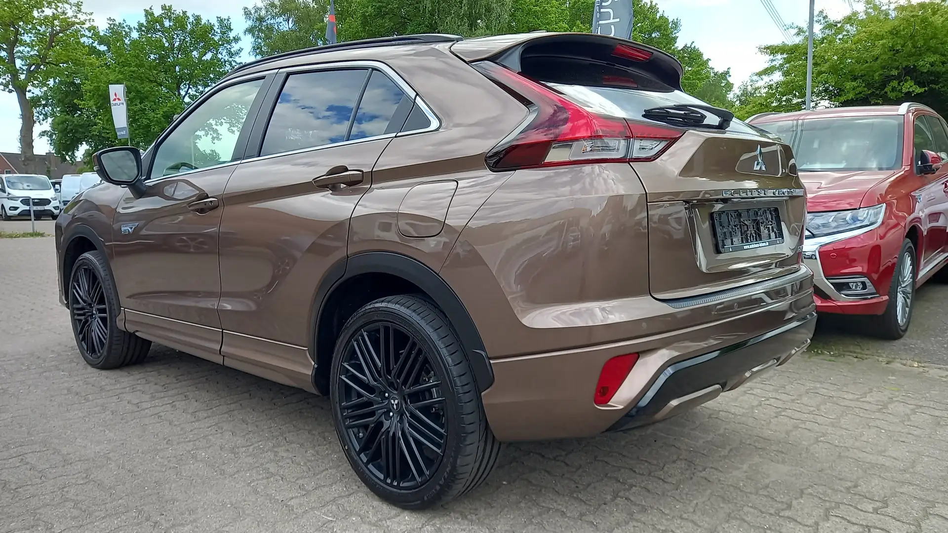 Mitsubishi Eclipse Cross Plus Select Hybrid 4WD Marrón - 2