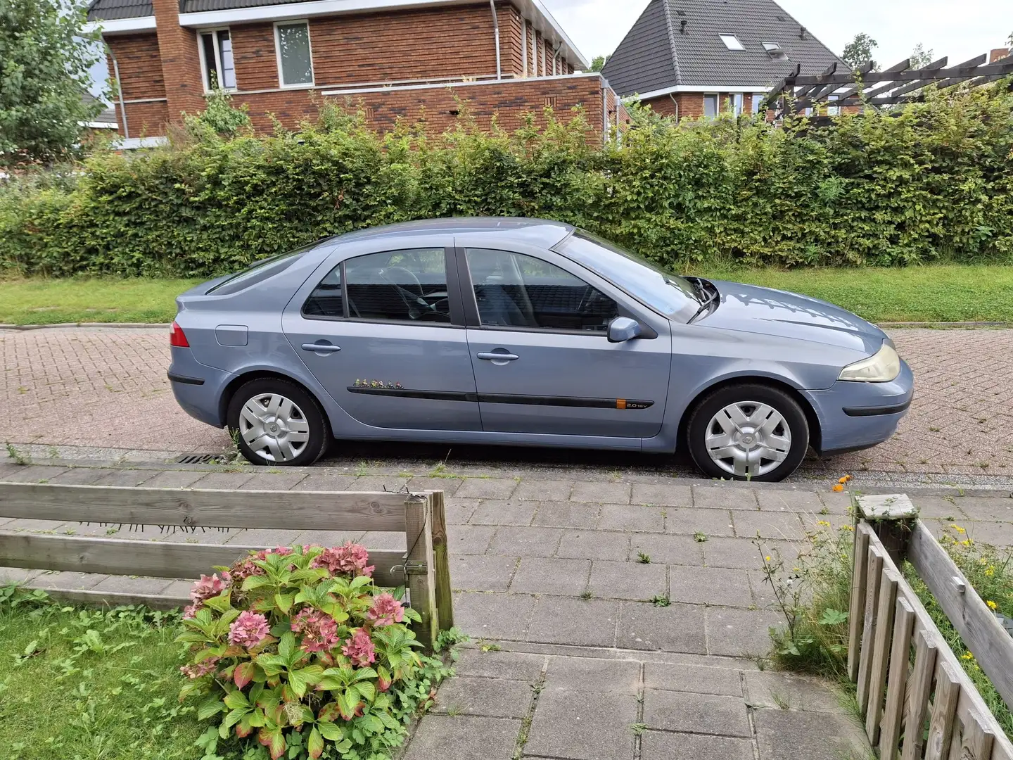 Renault Laguna 2.0-16V Expression Modrá - 1