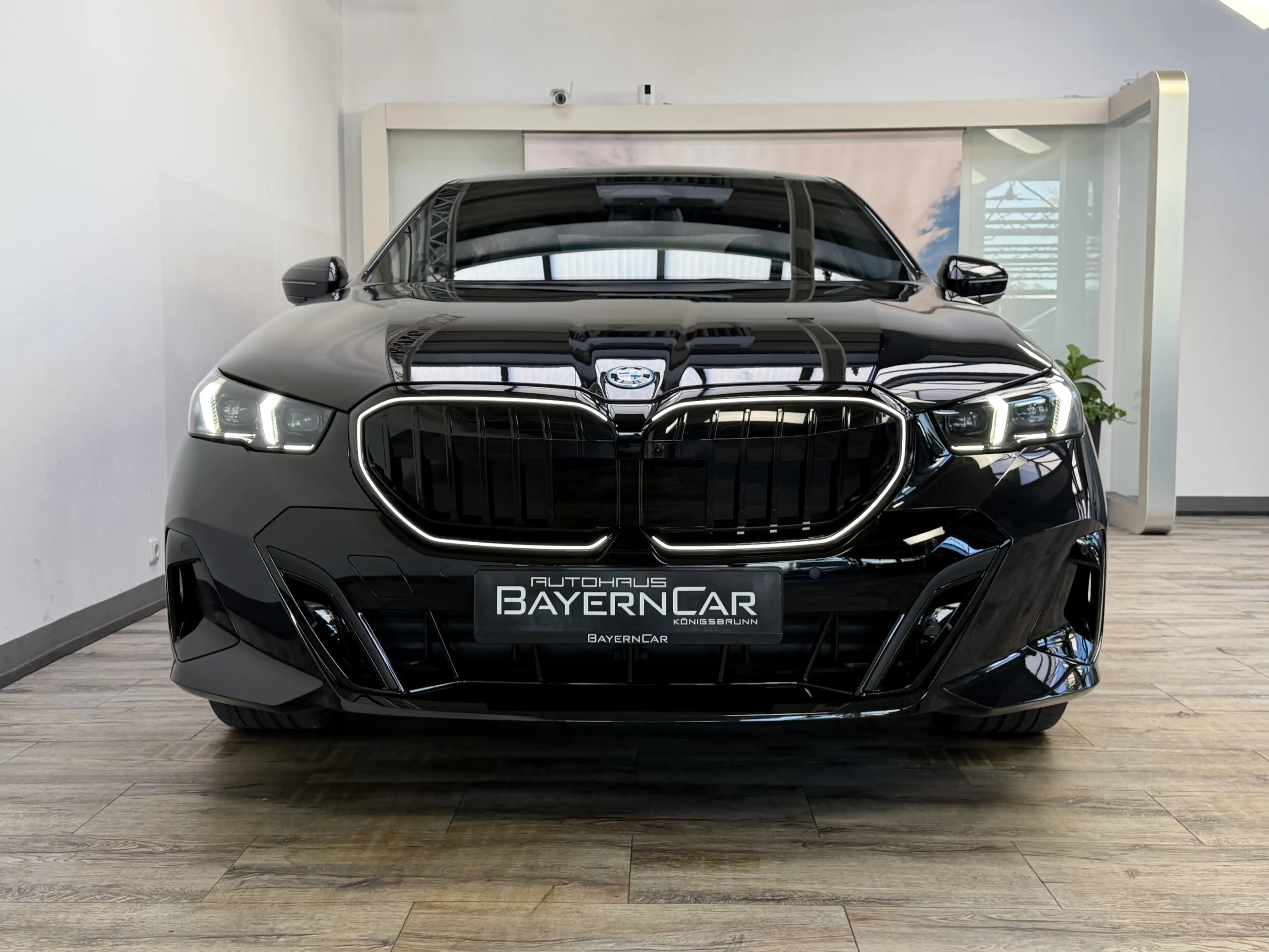 BMW 550 xDrive M Sport Pro AHK Sitzlüft Pano 21Zoll — photo 2