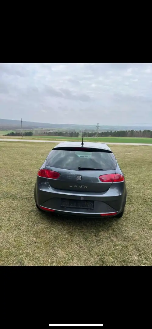 SEAT Leon Sport 2,0 TDI DPF Grau - 2