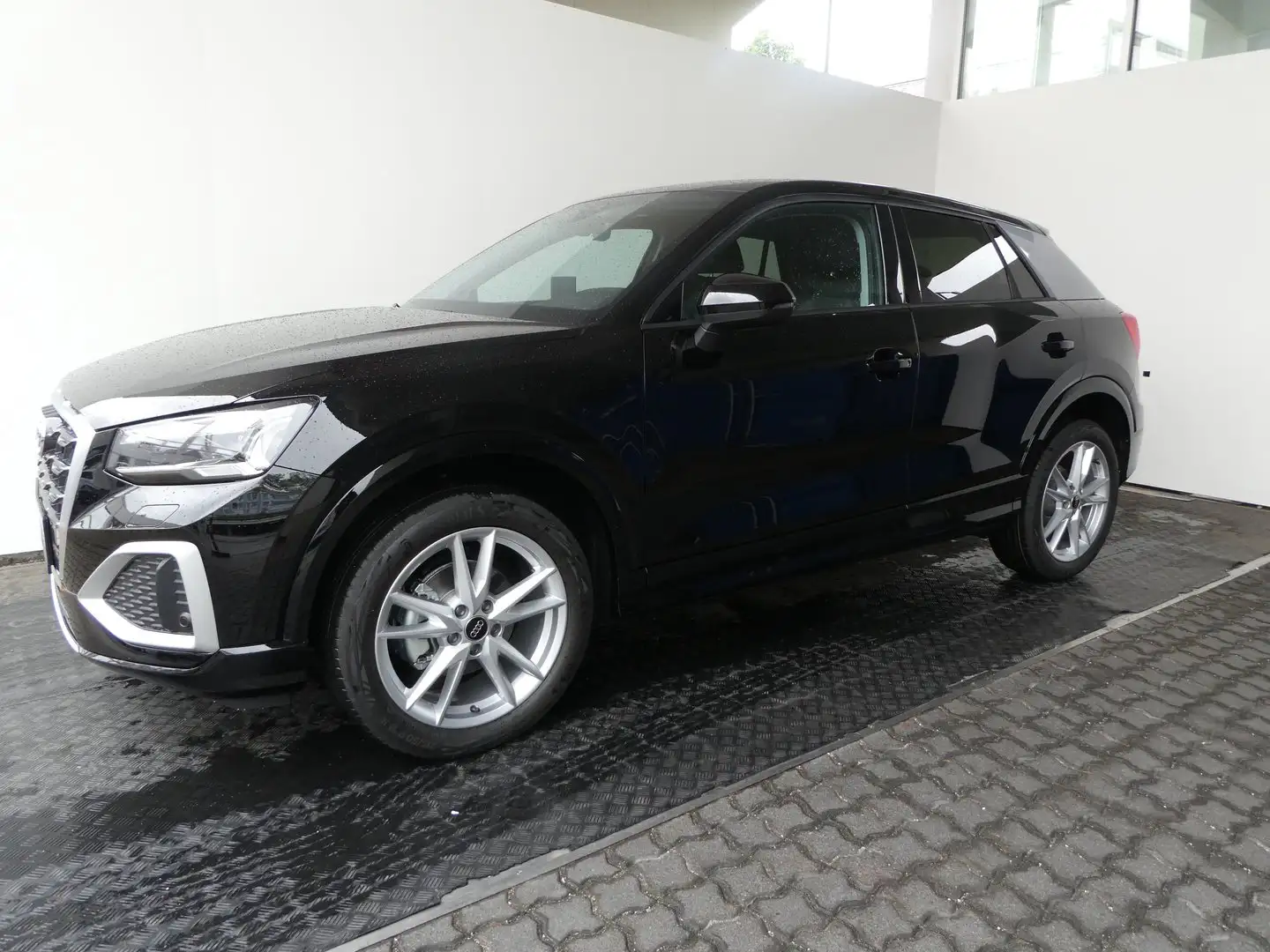 Audi Q2 30 TFSI admired Schwarz - 2