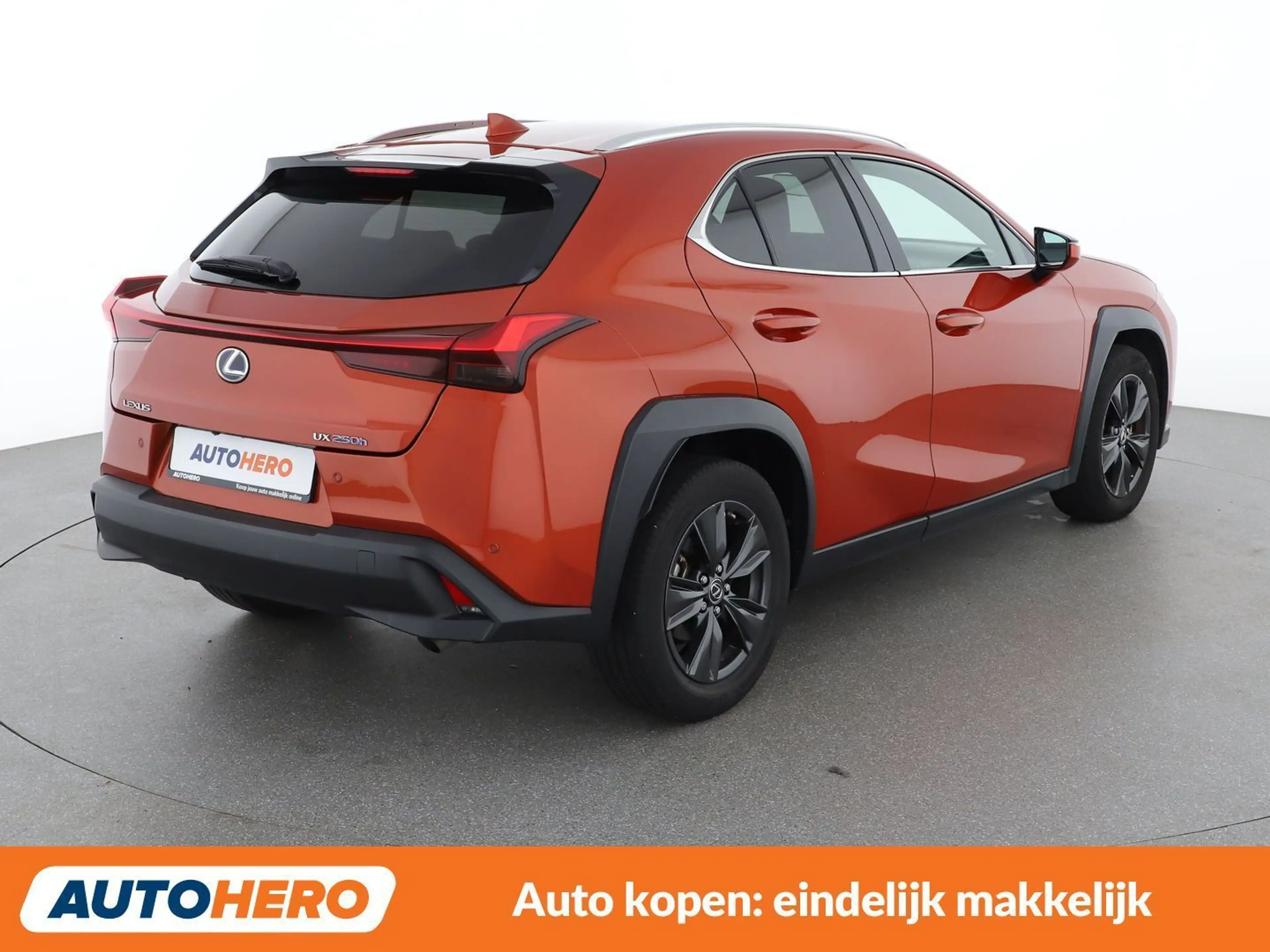 Lexus UX 250h UX 250h Luxe — photo 6