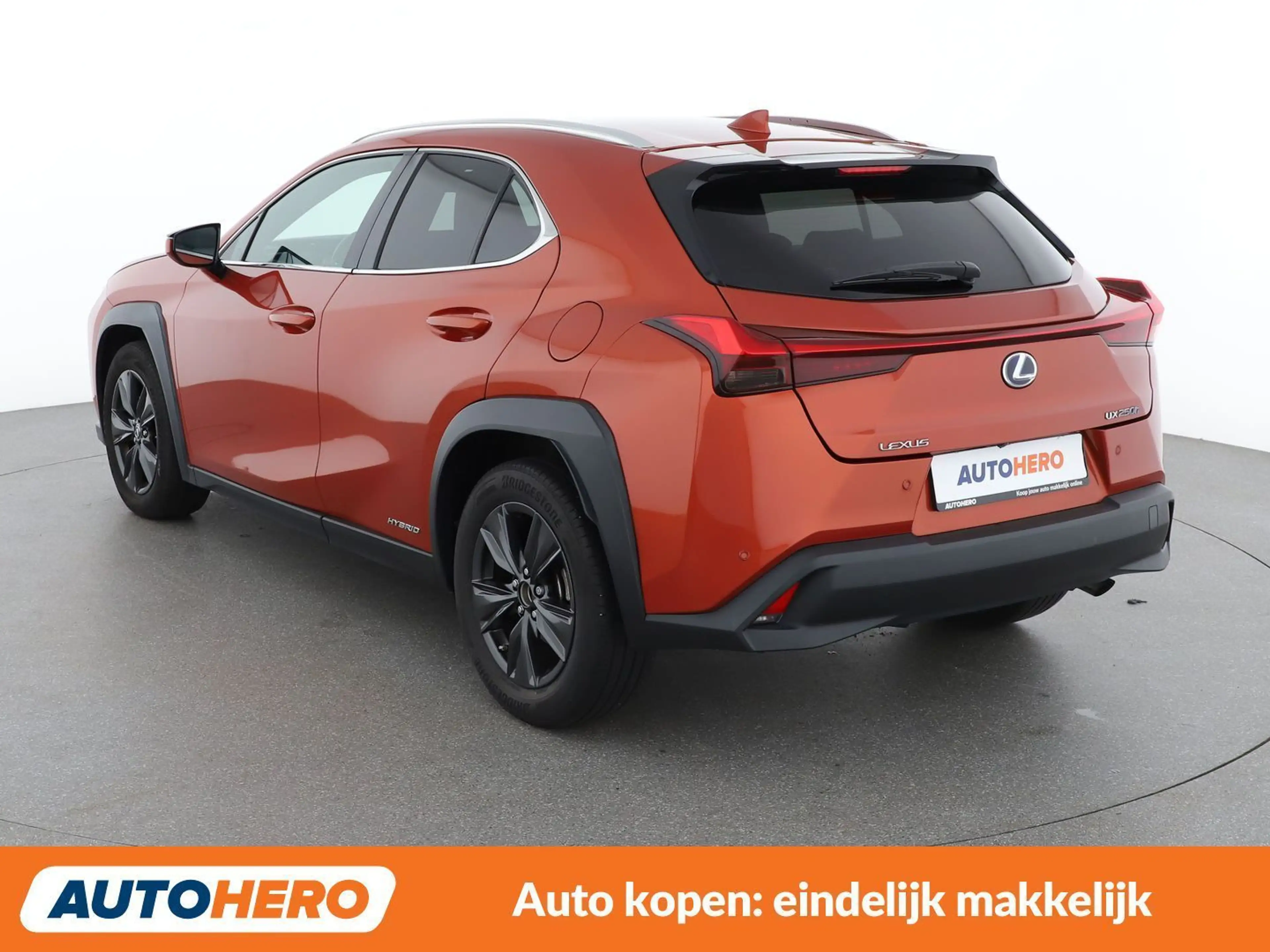 Lexus UX 250h UX 250h Luxe — photo 4