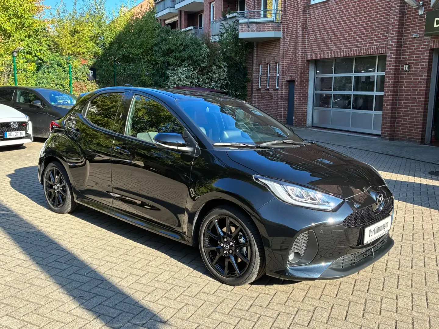 Mazda 2 Hybrid 1.5 VVT-i 116 e-CVT HOMURA Чорний - 2