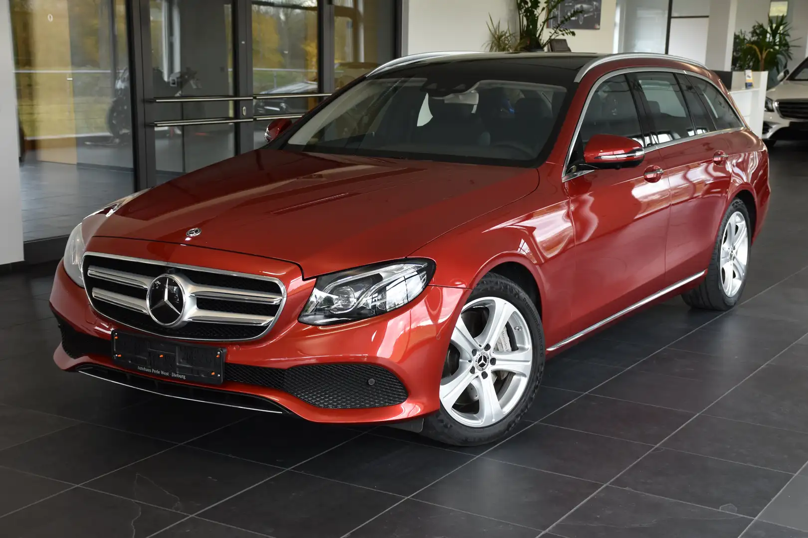 Mercedes-Benz E 400 E 400 T 4Matic 9G EXCLUSIVE"PANORAMA"AHK"SITZKLIMA Rot - 1