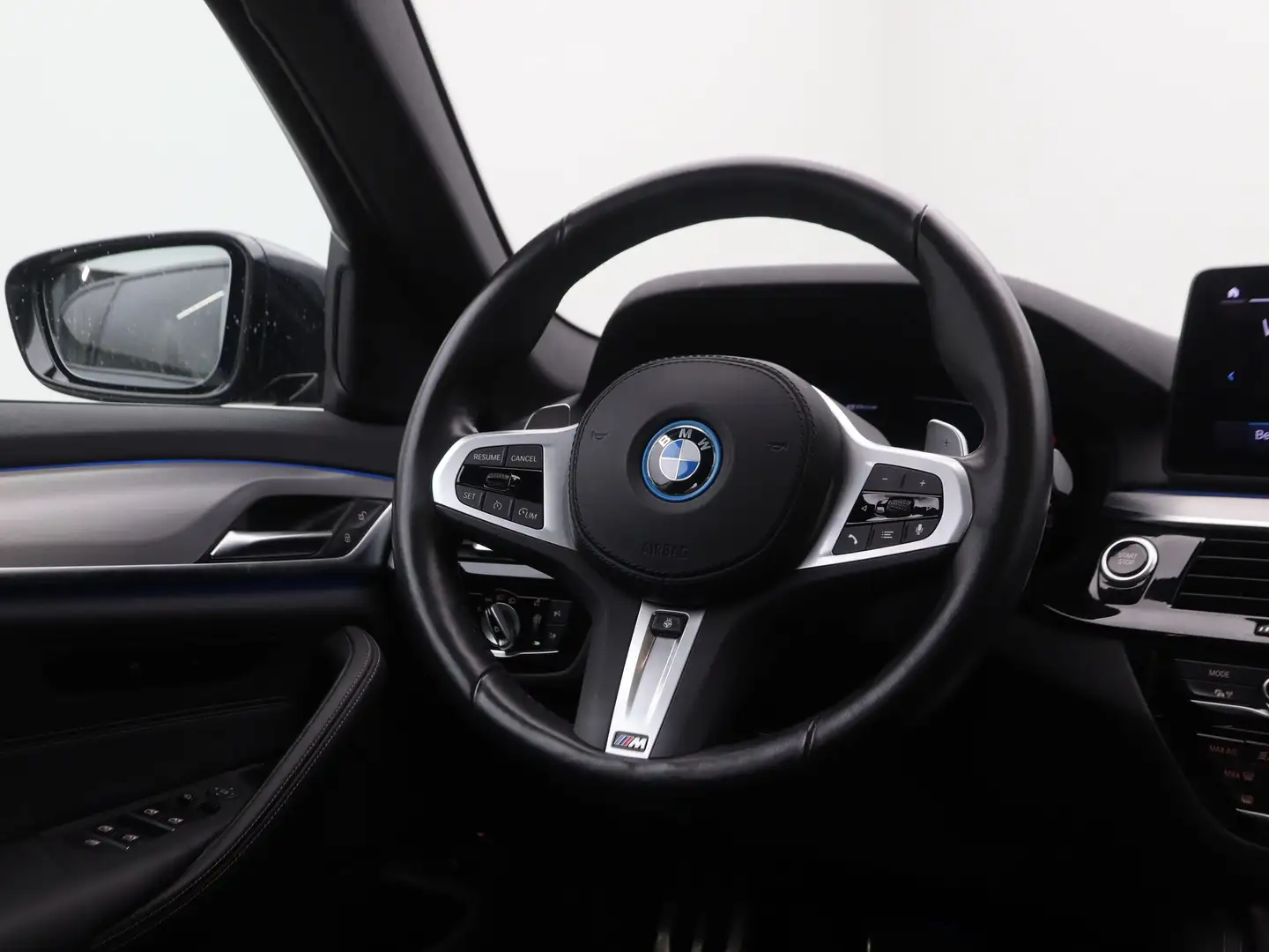 BMW 520 5 Serie 520e Sedan M-Sport Noir - 2