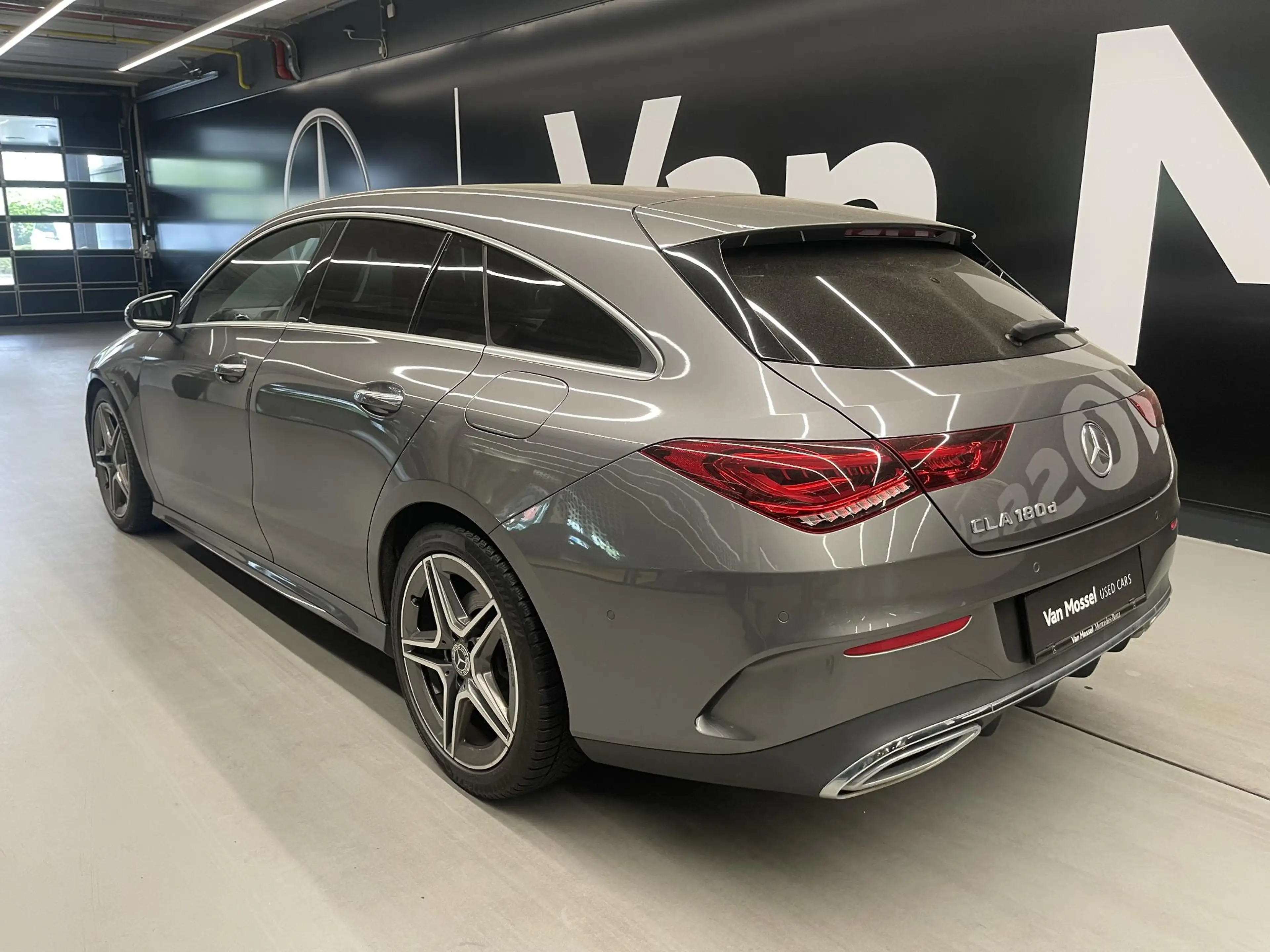 Mercedes-Benz CLA 180 180d AMG LINE Shooting Brake + CARPLAY + LED + KEY — photo 4