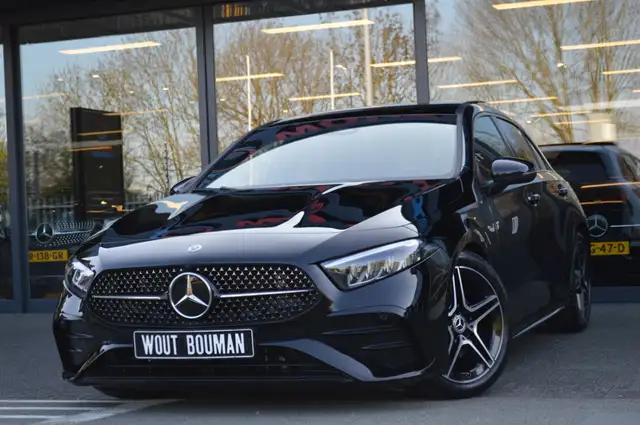 Mercedes-Benz A 200 AMG Led Panorama Widescreen Sfeer Camera Night Car