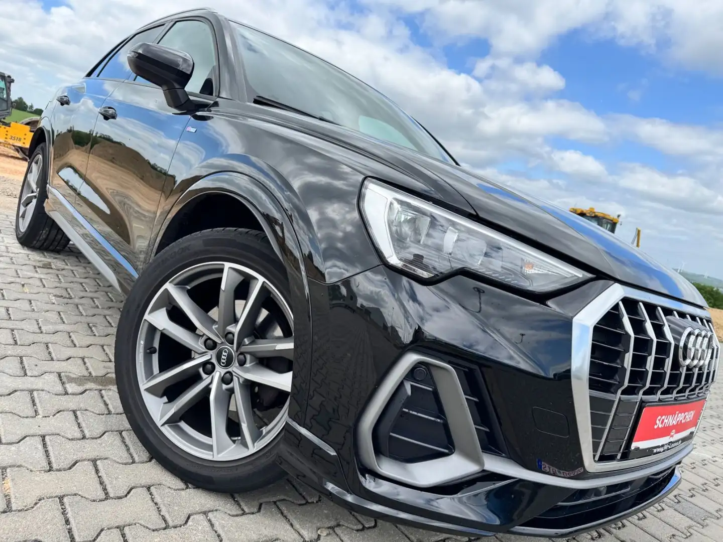 Audi Q3 35 TFSI S line x2 AHK STANDHZG 19" AUDISOUND Noir - 1