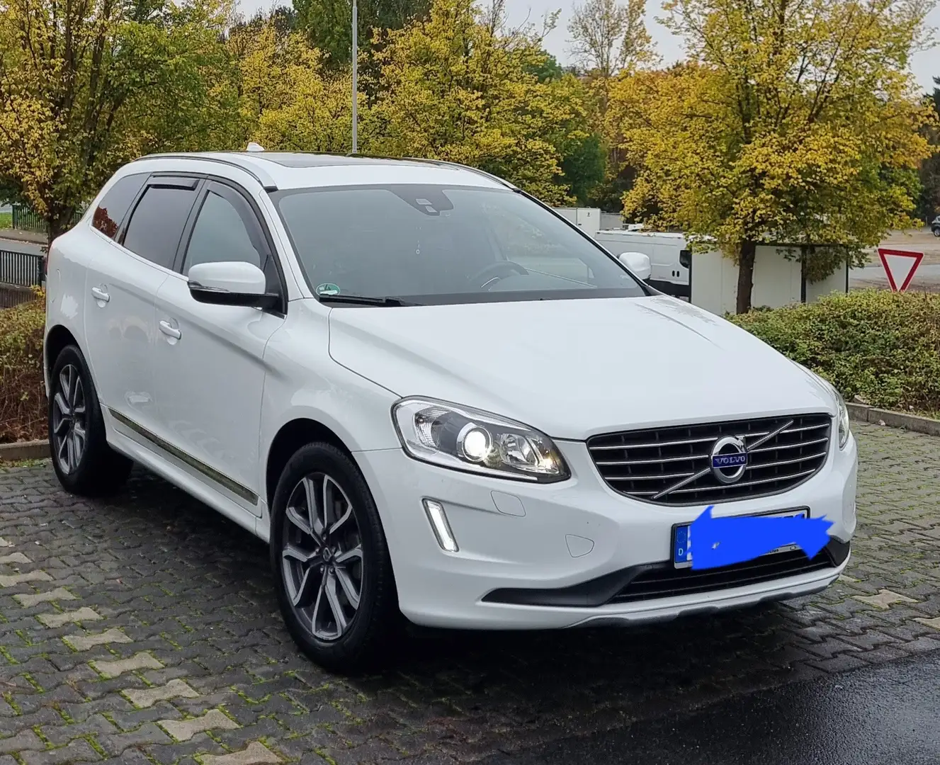 Volvo XC60 D5 AWD Geartronic Linje Inscription Weiß - 1