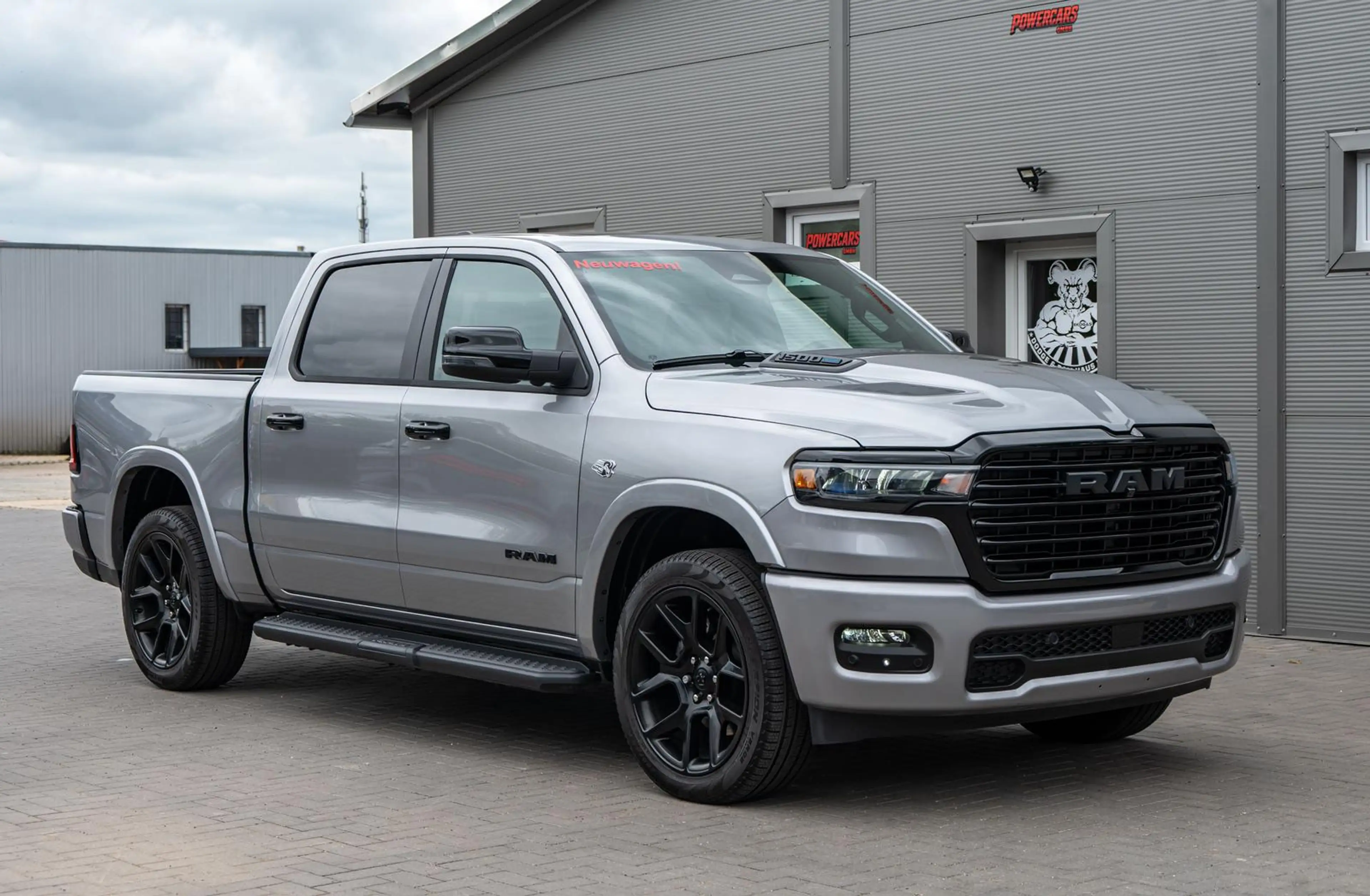 Dodge RAM Laramie Night 5,7l V8,ACC,Pano,MY26,LPG 0€ — photo 2