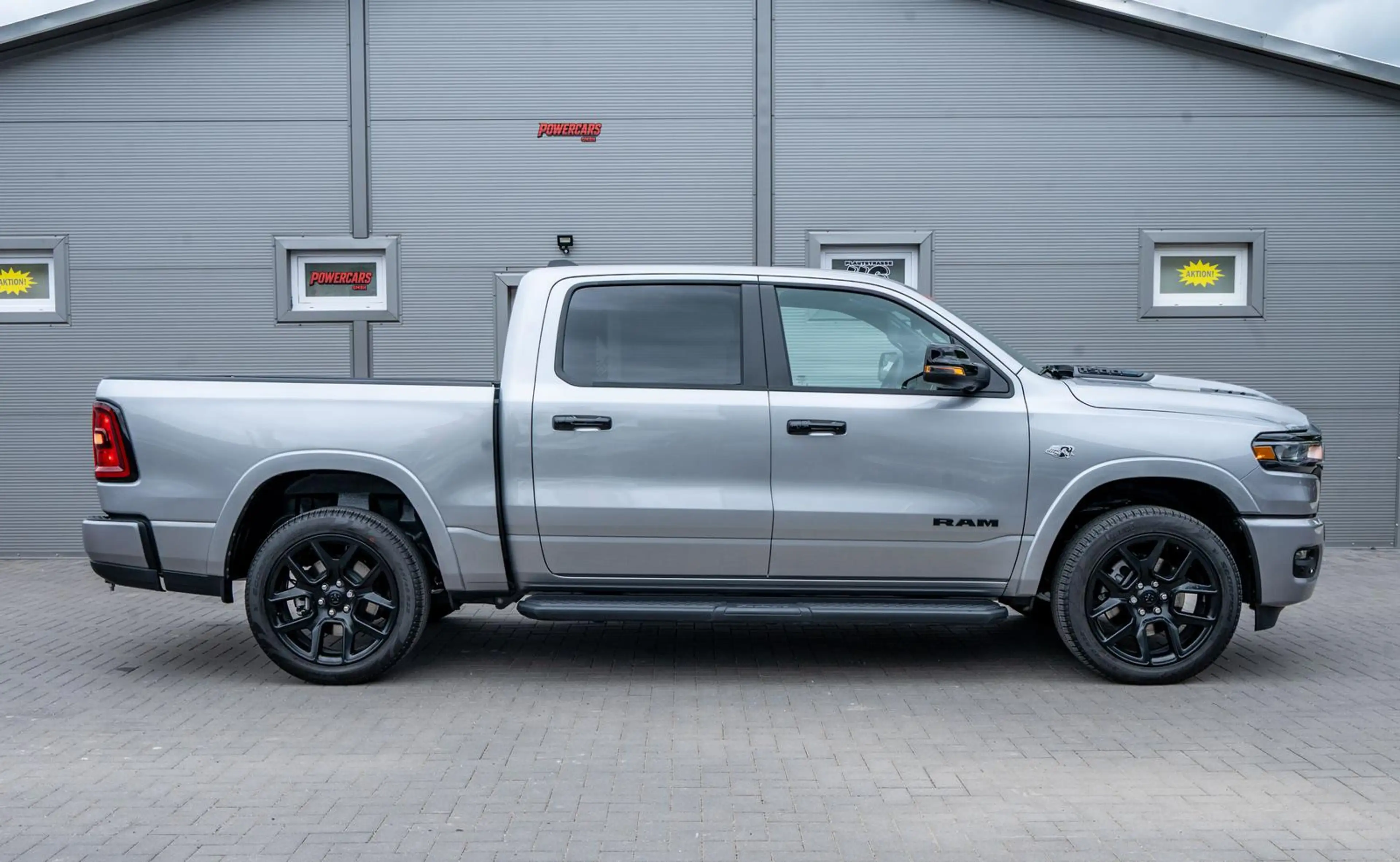 Dodge RAM Laramie Night 5,7l V8,ACC,Pano,MY26,LPG 0€ — photo 3