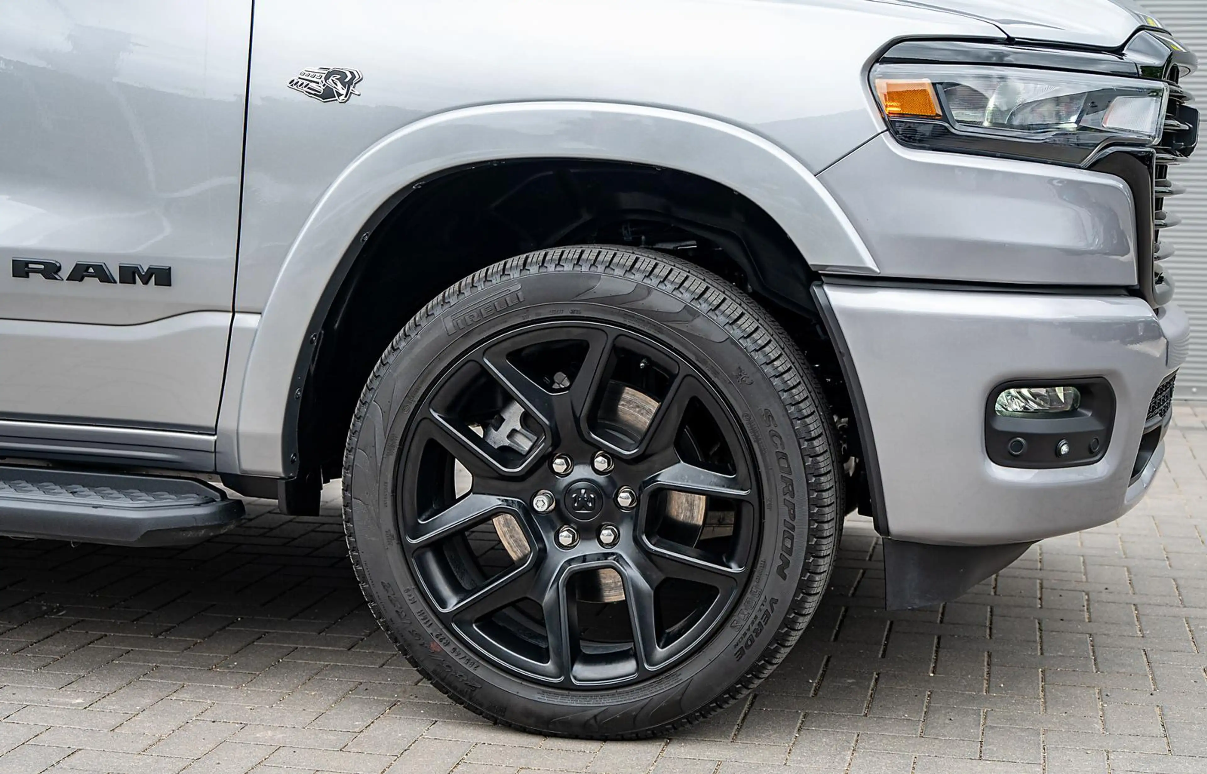 Dodge RAM Laramie Night 5,7l V8,ACC,Pano,MY26,LPG 0€ — photo 7