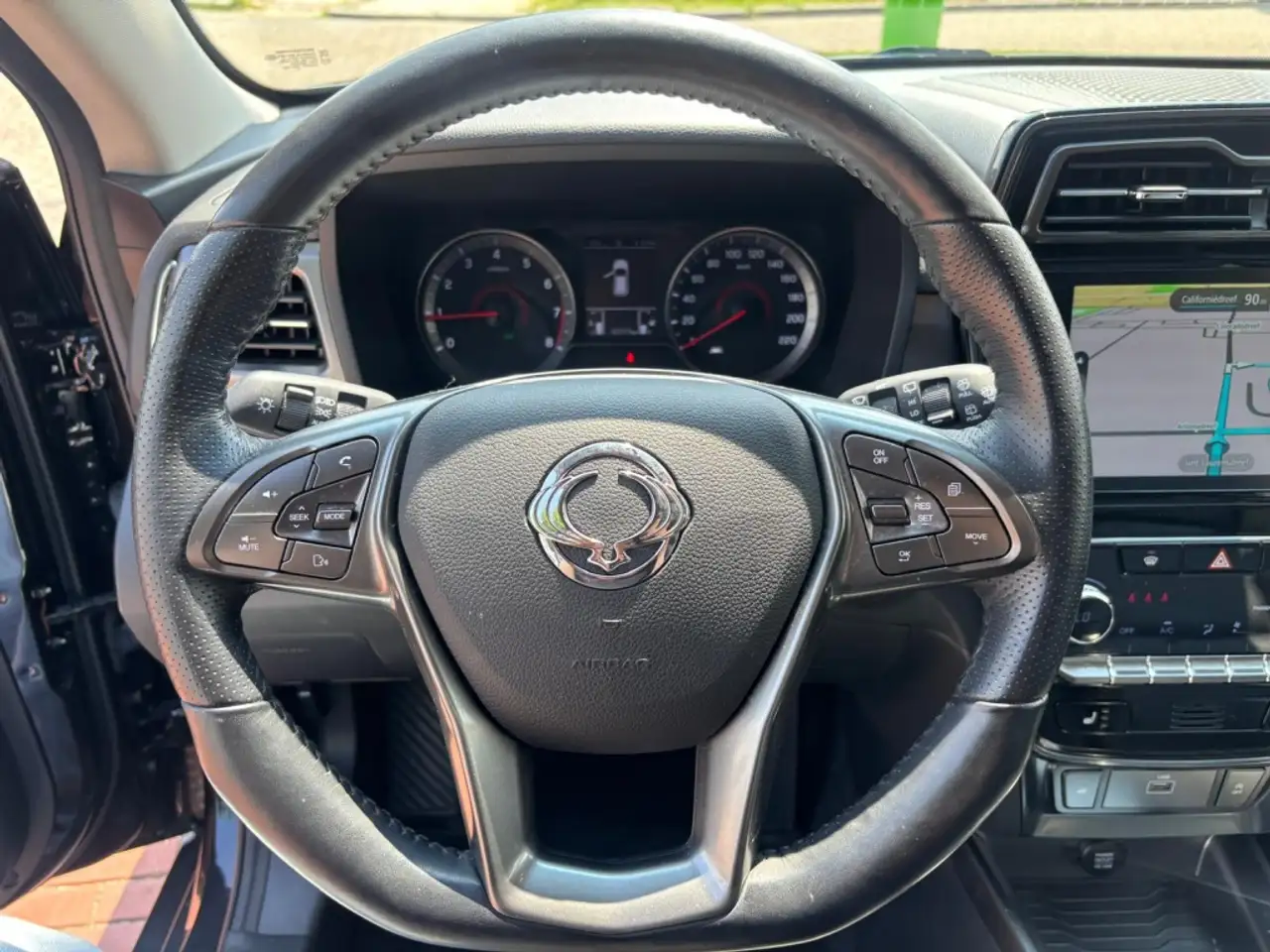 SsangYong Tivoli 2023 — фото 11