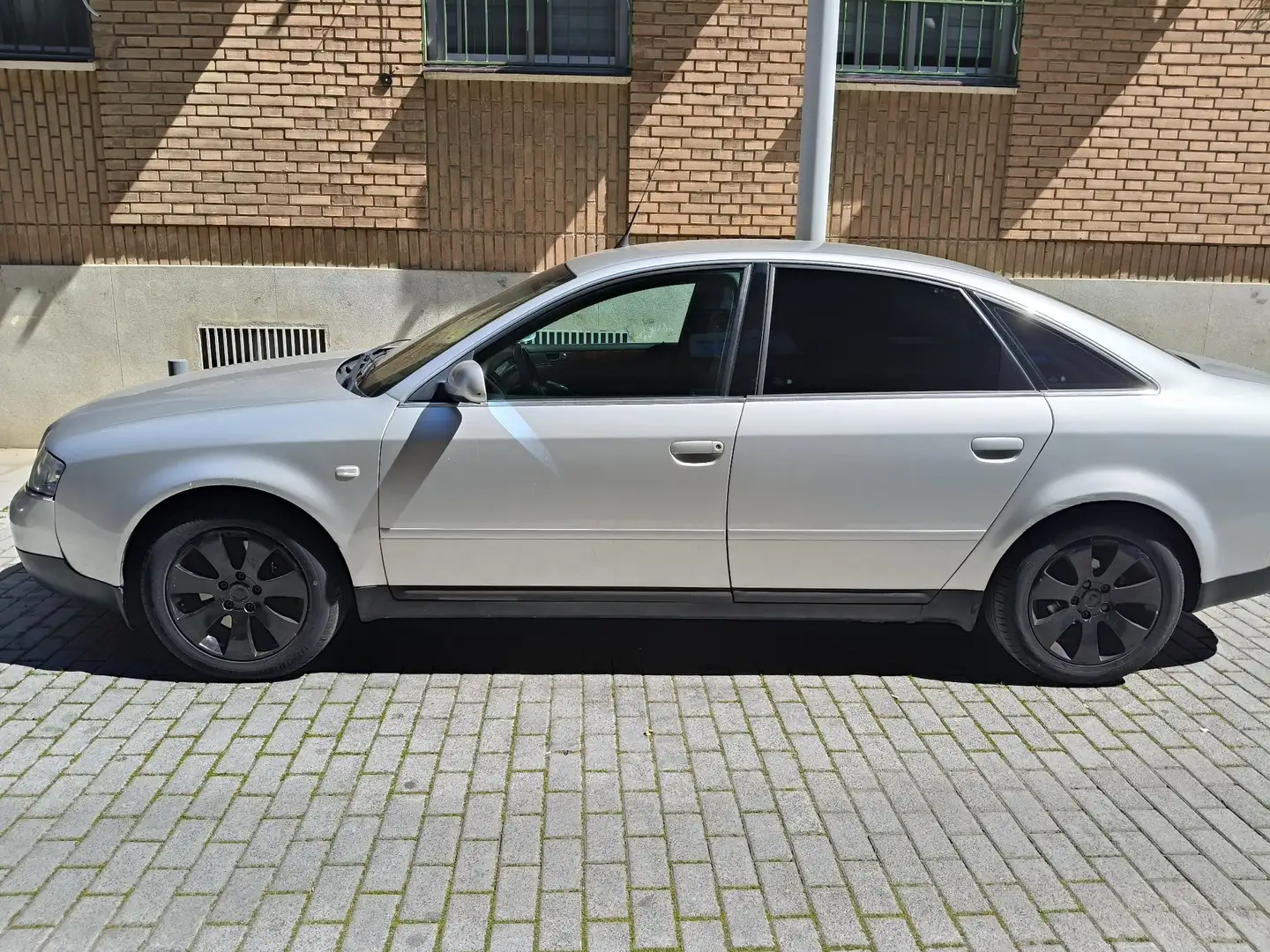 Audi A6 2.4 - 1