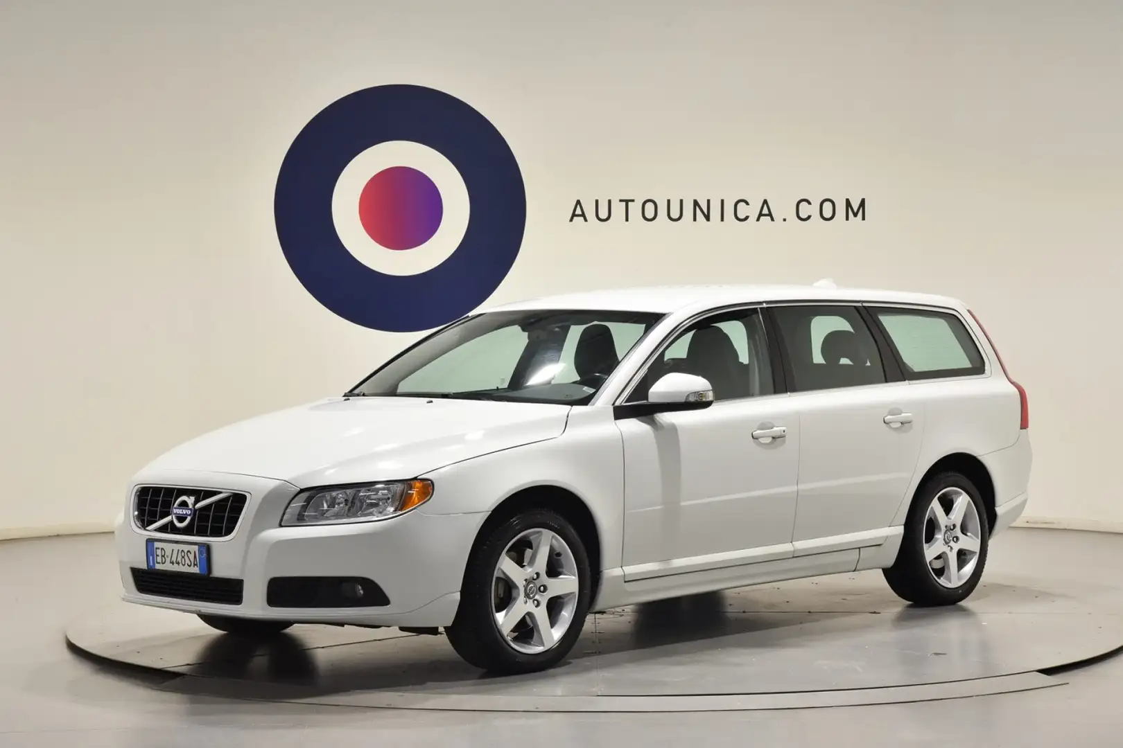 Volvo V70 2.4 D5 GEARTRONIC KINETIC Wit - 1