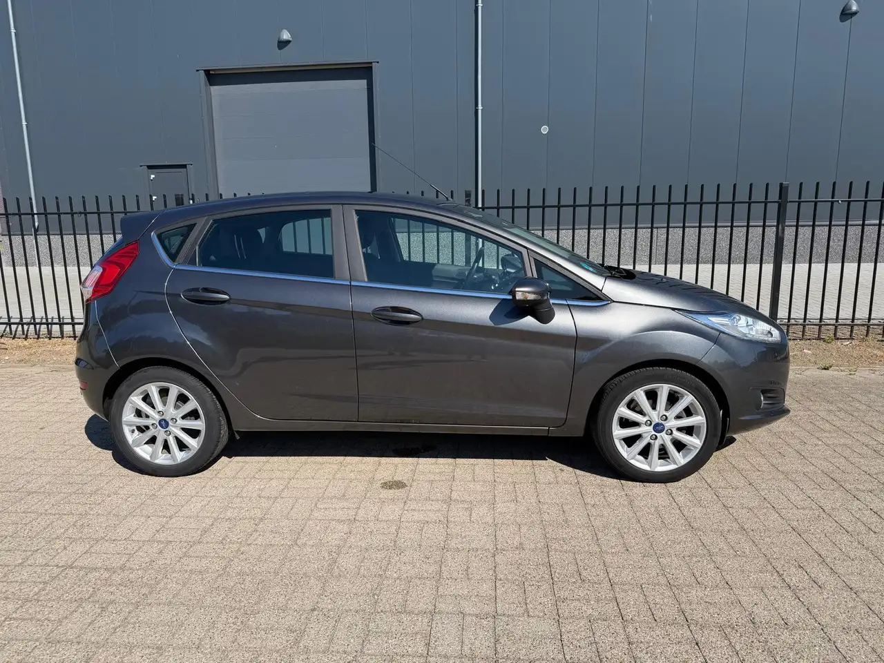Ford Fiesta 1.0 EB 100pk Titanium NIEUWE DISTRIBUTIERIEM — photo 1 of 20