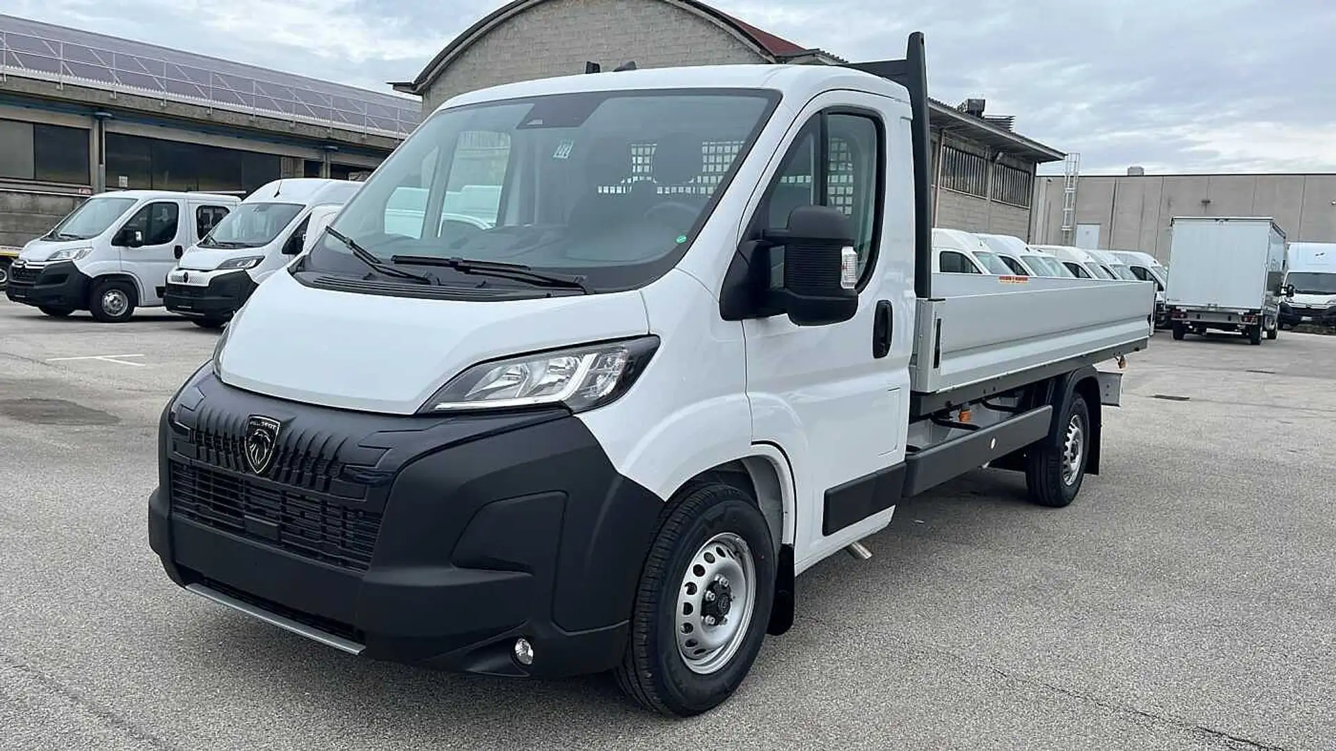 Peugeot Boxer CASSONE L4 435 2.2 BlueHDi 140 Weiß - 1