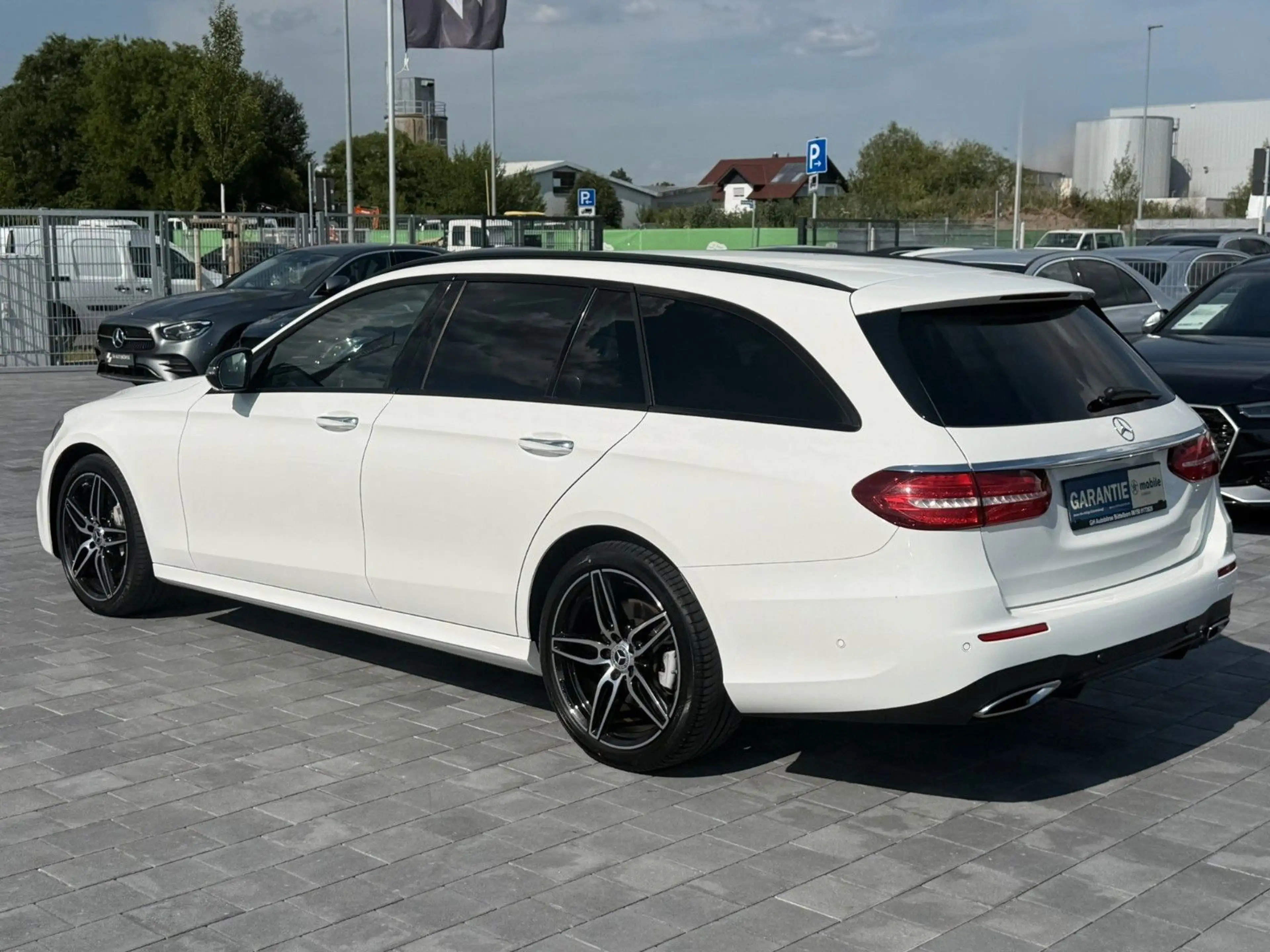 Mercedes-Benz E 400 d T 4 MATIC *AMG*DISTR+*360°KAM*BURMESTER — photo 4