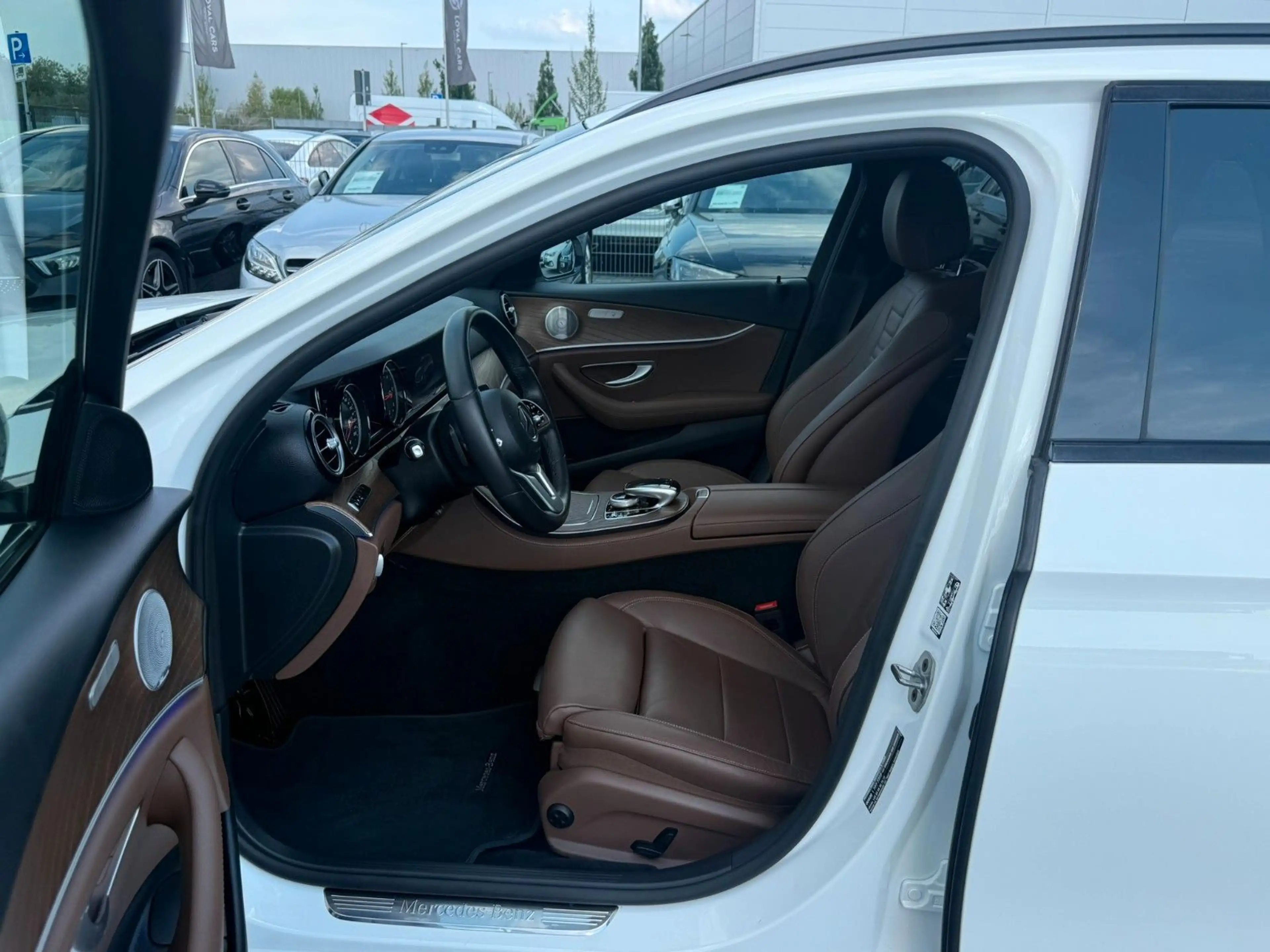 Mercedes-Benz E 400 d T 4 MATIC *AMG*DISTR+*360°KAM*BURMESTER — photo 10