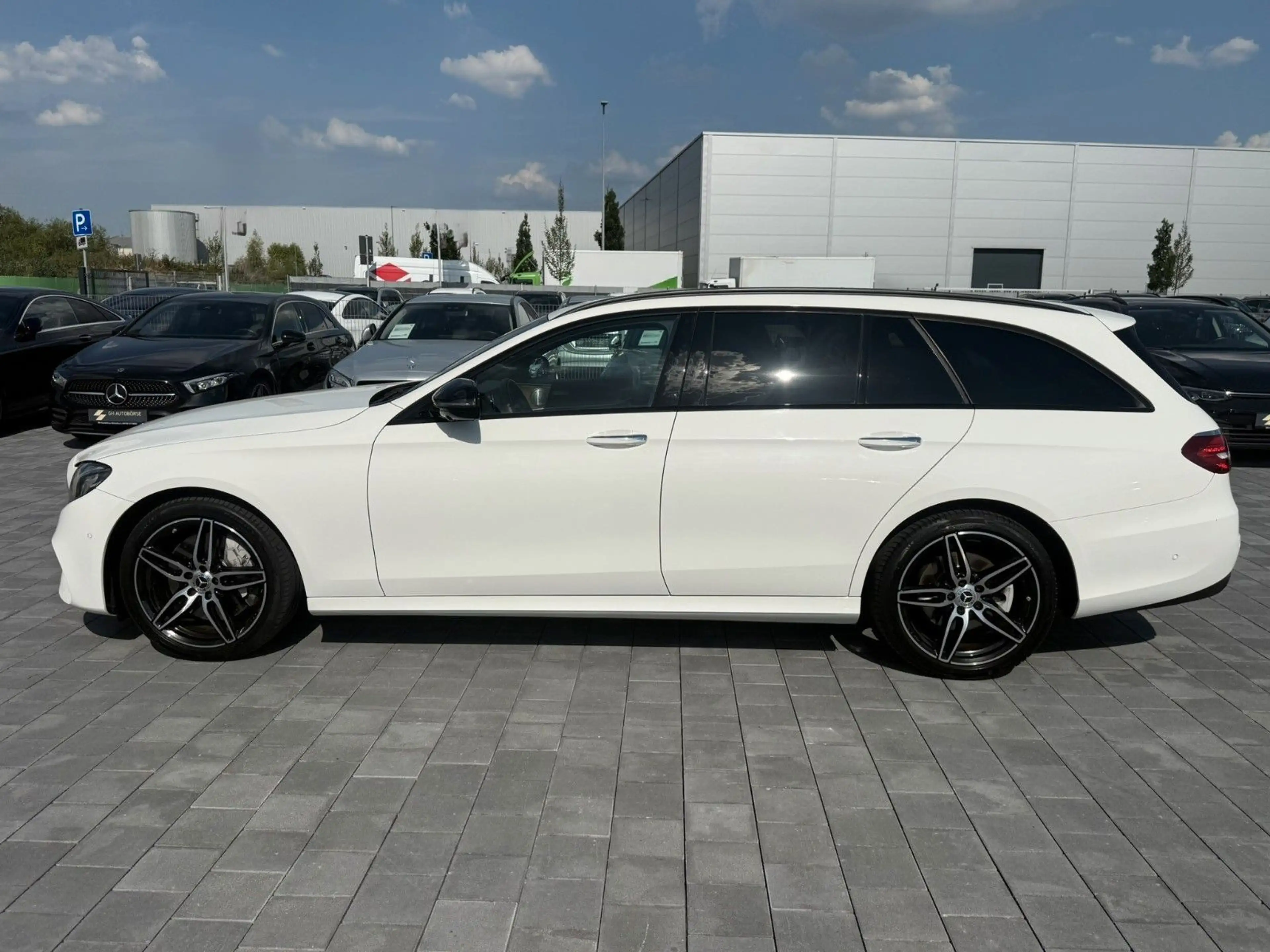 Mercedes-Benz E 400 d T 4 MATIC *AMG*DISTR+*360°KAM*BURMESTER — photo 8