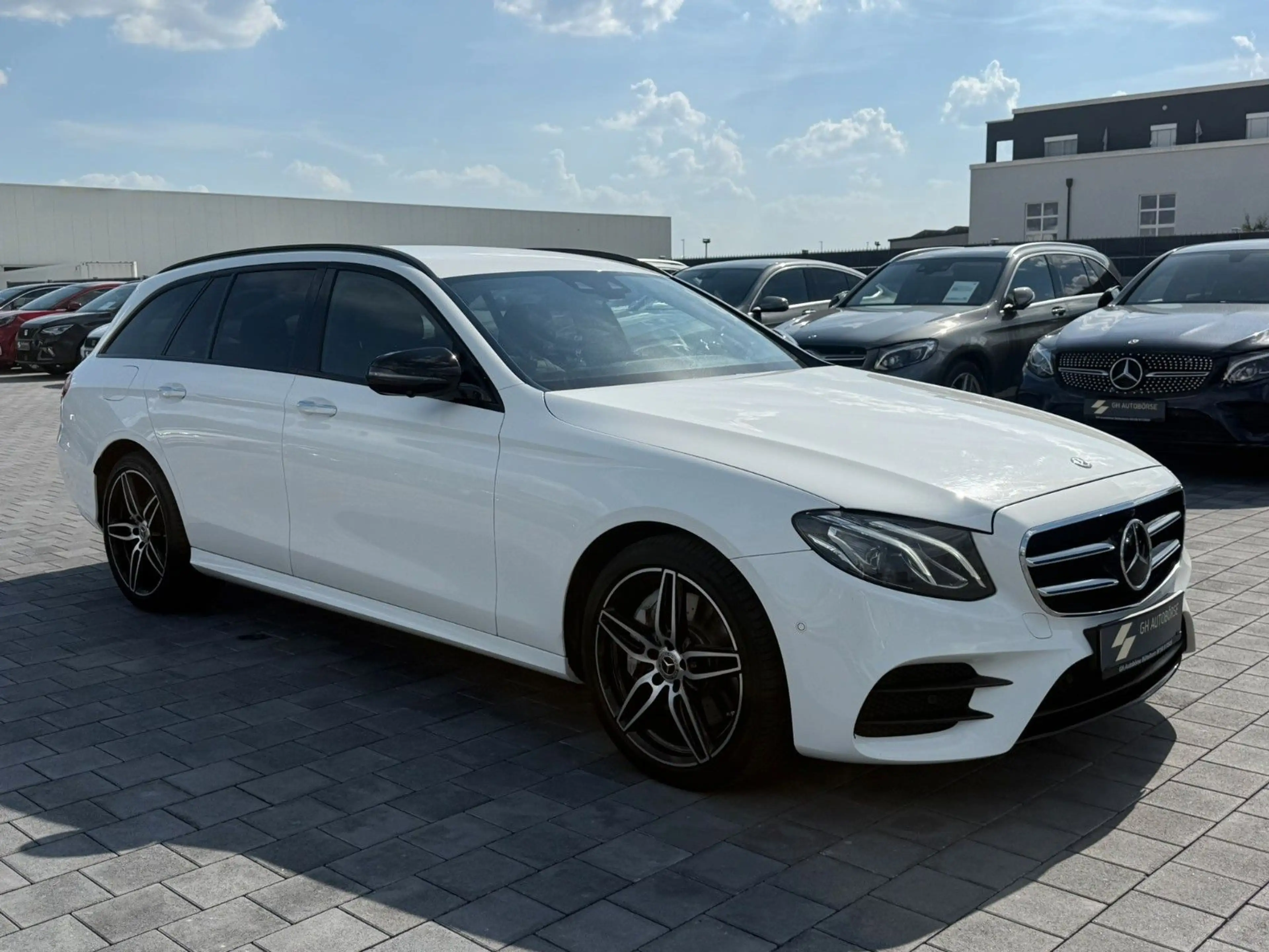 Mercedes-Benz E 400 d T 4 MATIC *AMG*DISTR+*360°KAM*BURMESTER — photo 2