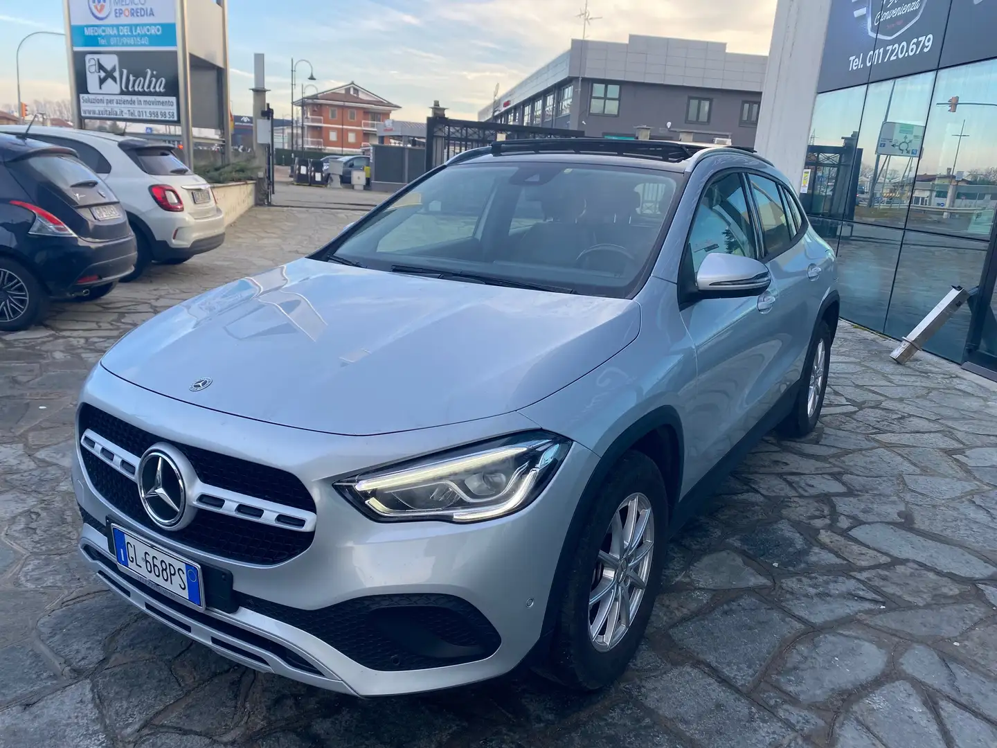 Mercedes-Benz GLA 200 GLA 200 d/ Tetto apribile/ IVA esposta Argento - 2