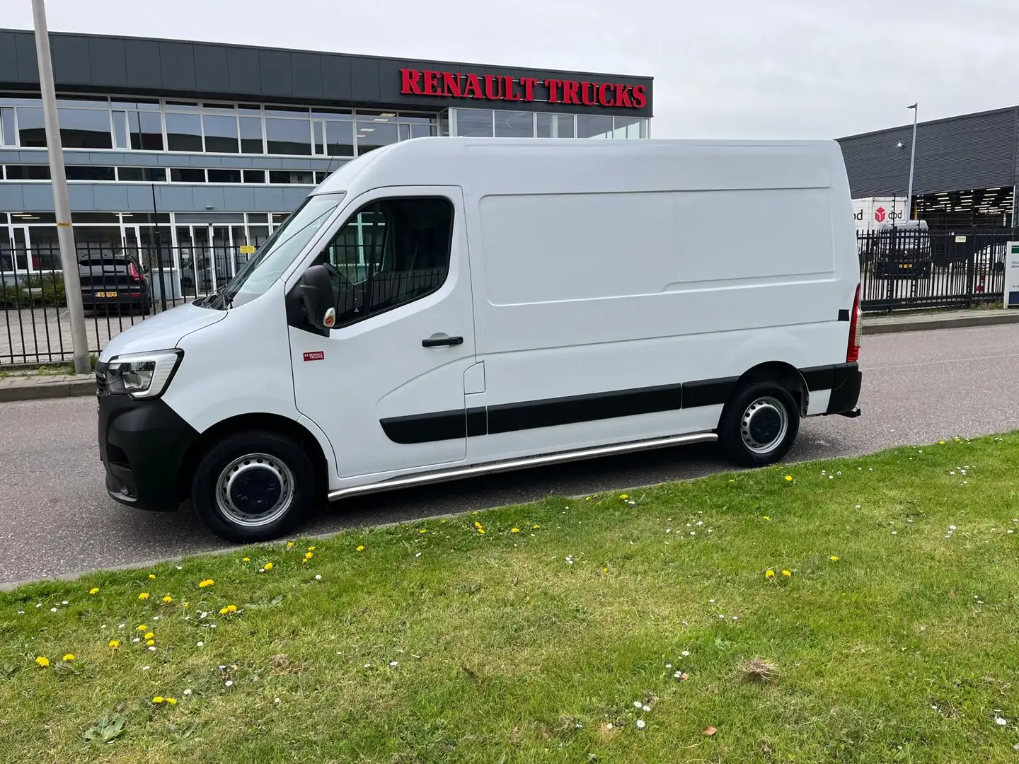 Renault Master 180.35 Red Edition L2 H2, 180pk, Airco, Nav, Camer Wit - 2