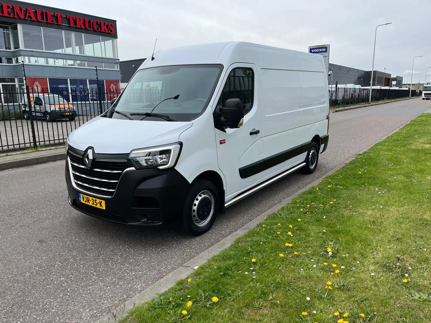 Renault Master 180.35 Red Edition L2 H2, 180pk, Airco, Nav, Camer Wit - 1