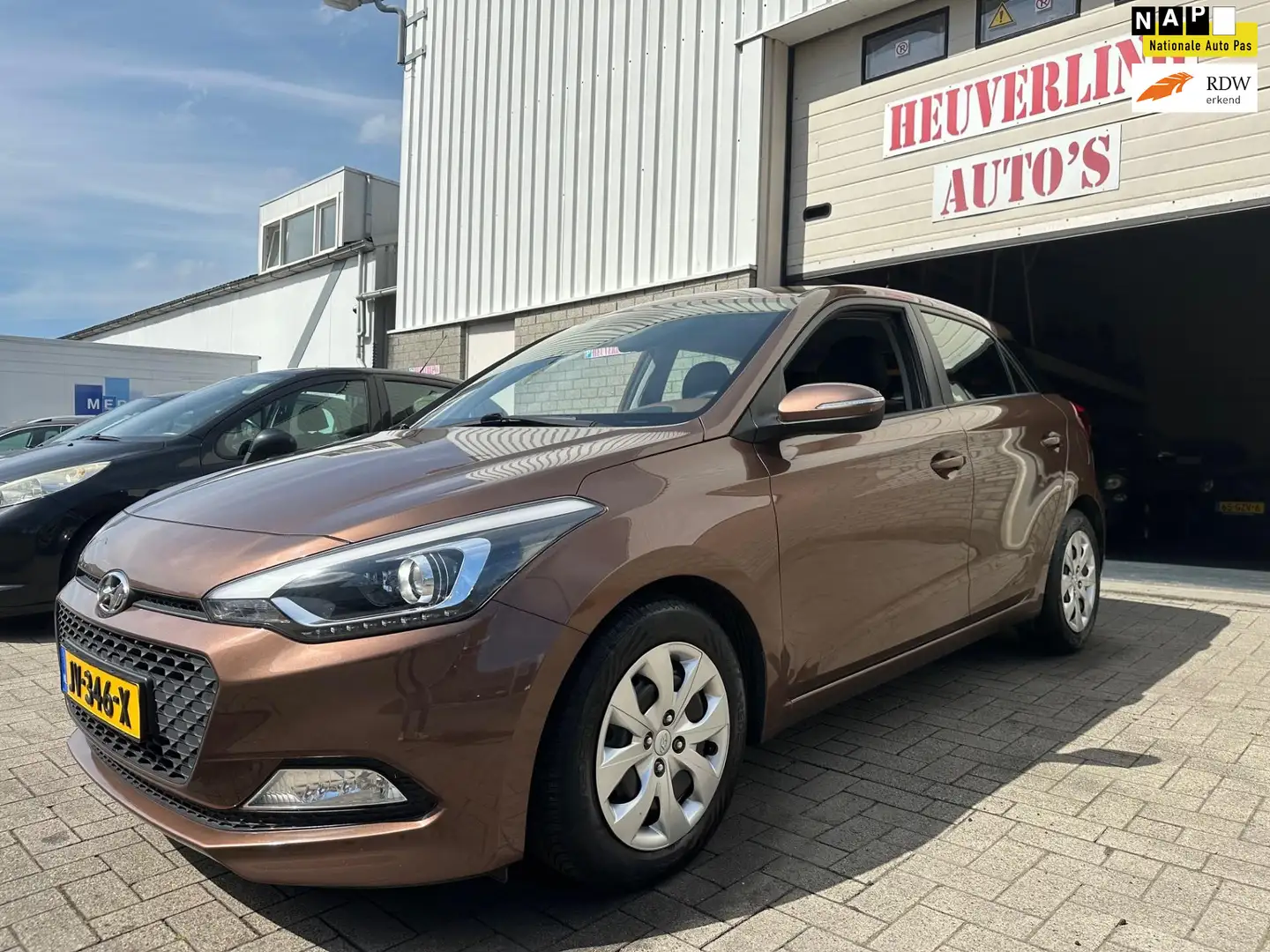 Hyundai i20 1.2 HP i-Motion Comfort|Navi|Camera|PDC|Airco Brun - 1