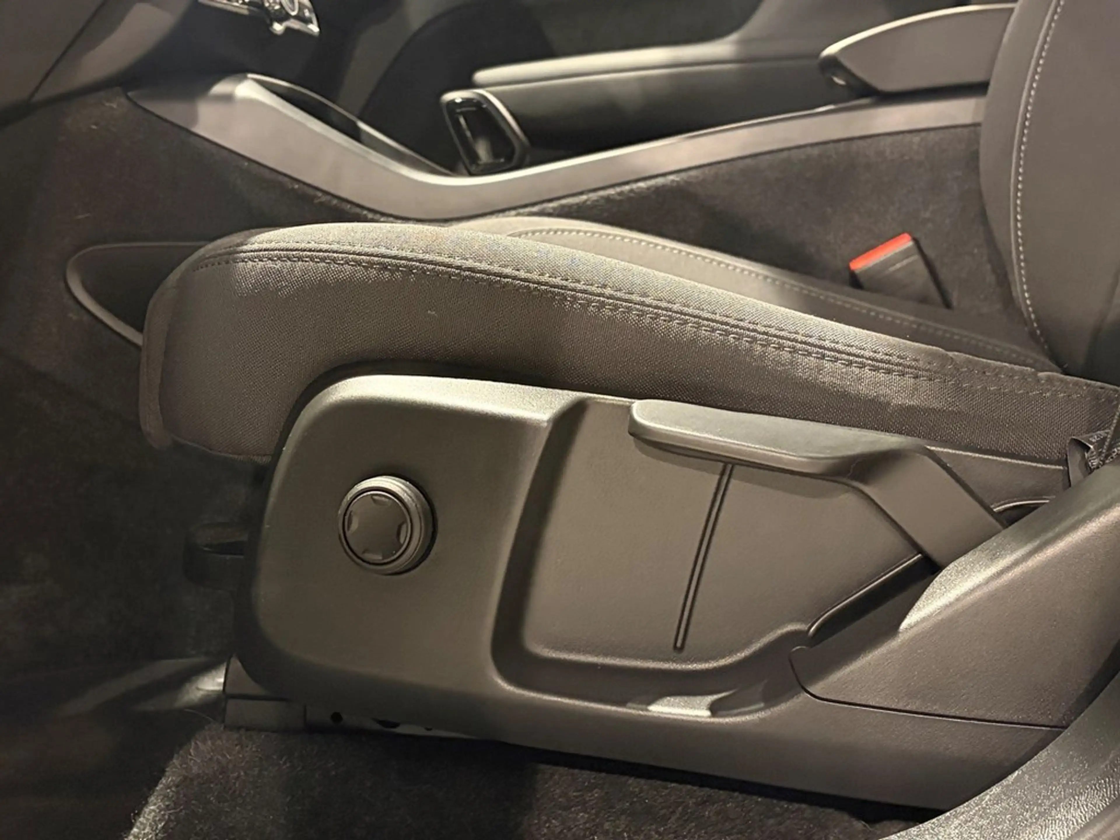 Volvo C40 Recharge Extended Range + electr trekhaak — photo 6