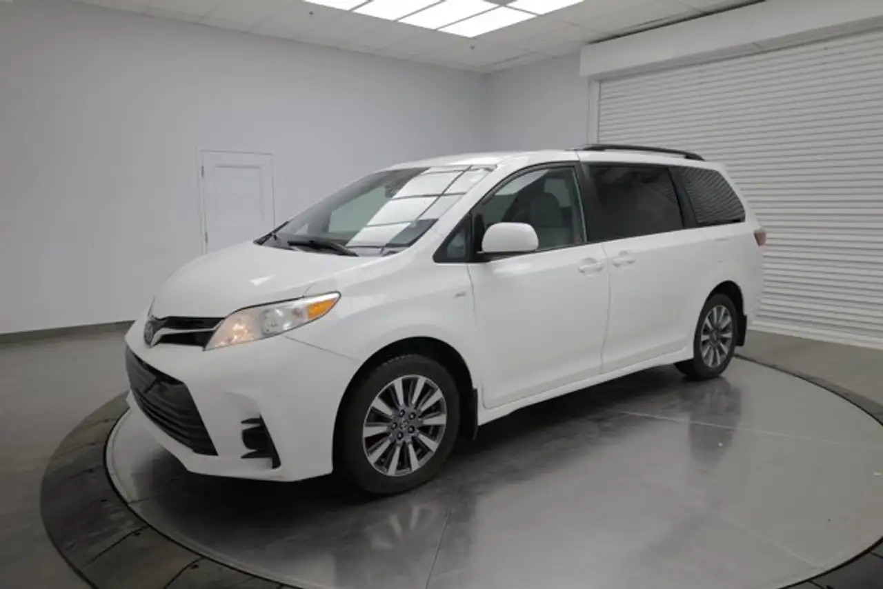 Toyota Sienna снимка Toyota Sienna