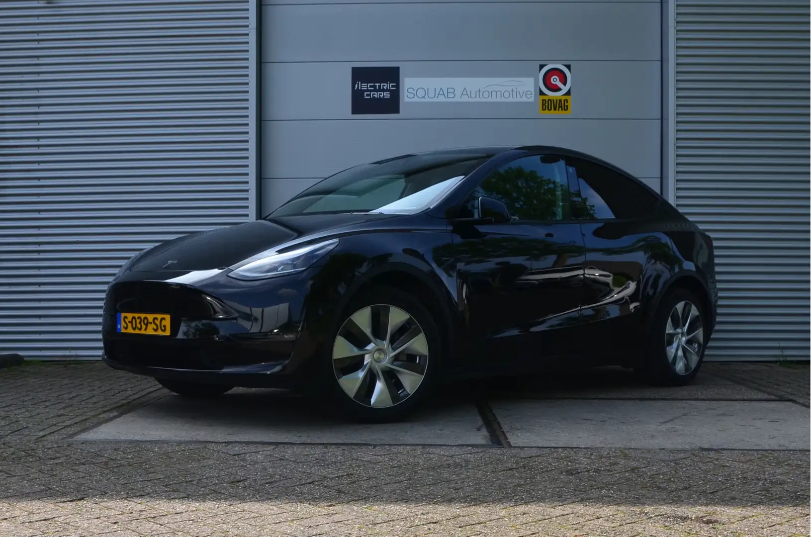 Tesla Model Y Long Range 75 kWh Enhanced AutoPilot, Trekhaak, Ri Zwart - 1