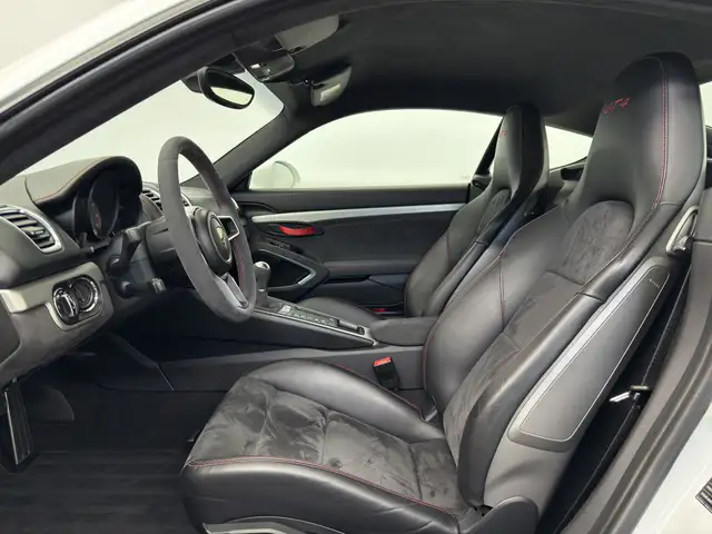 Porsche Cayman view 8