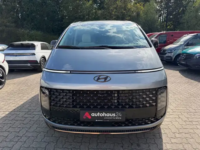 Hyundai Staria view 2
