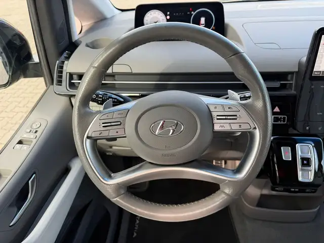 Hyundai Staria view 10